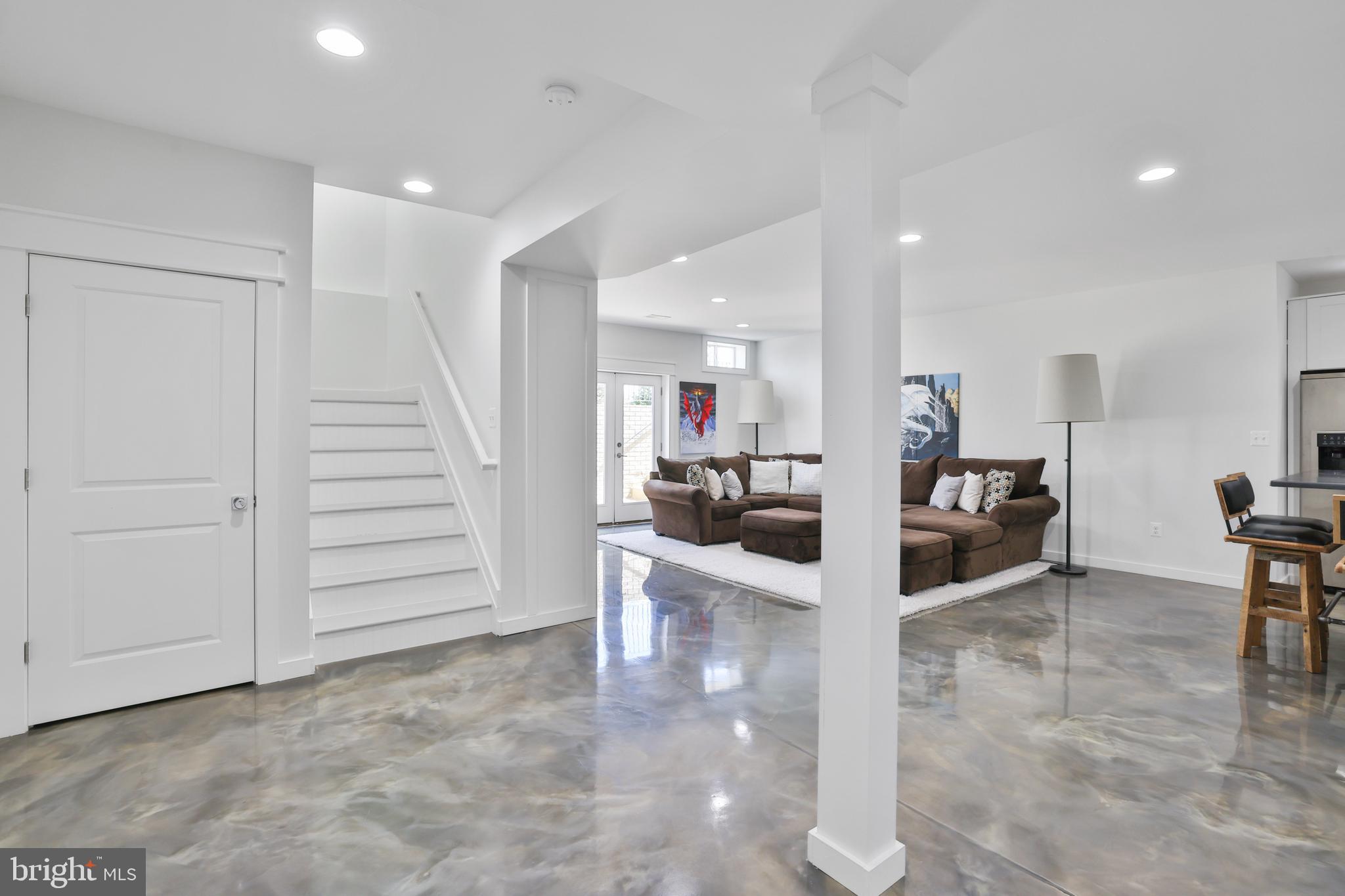 VILLAGE CASE - Residential