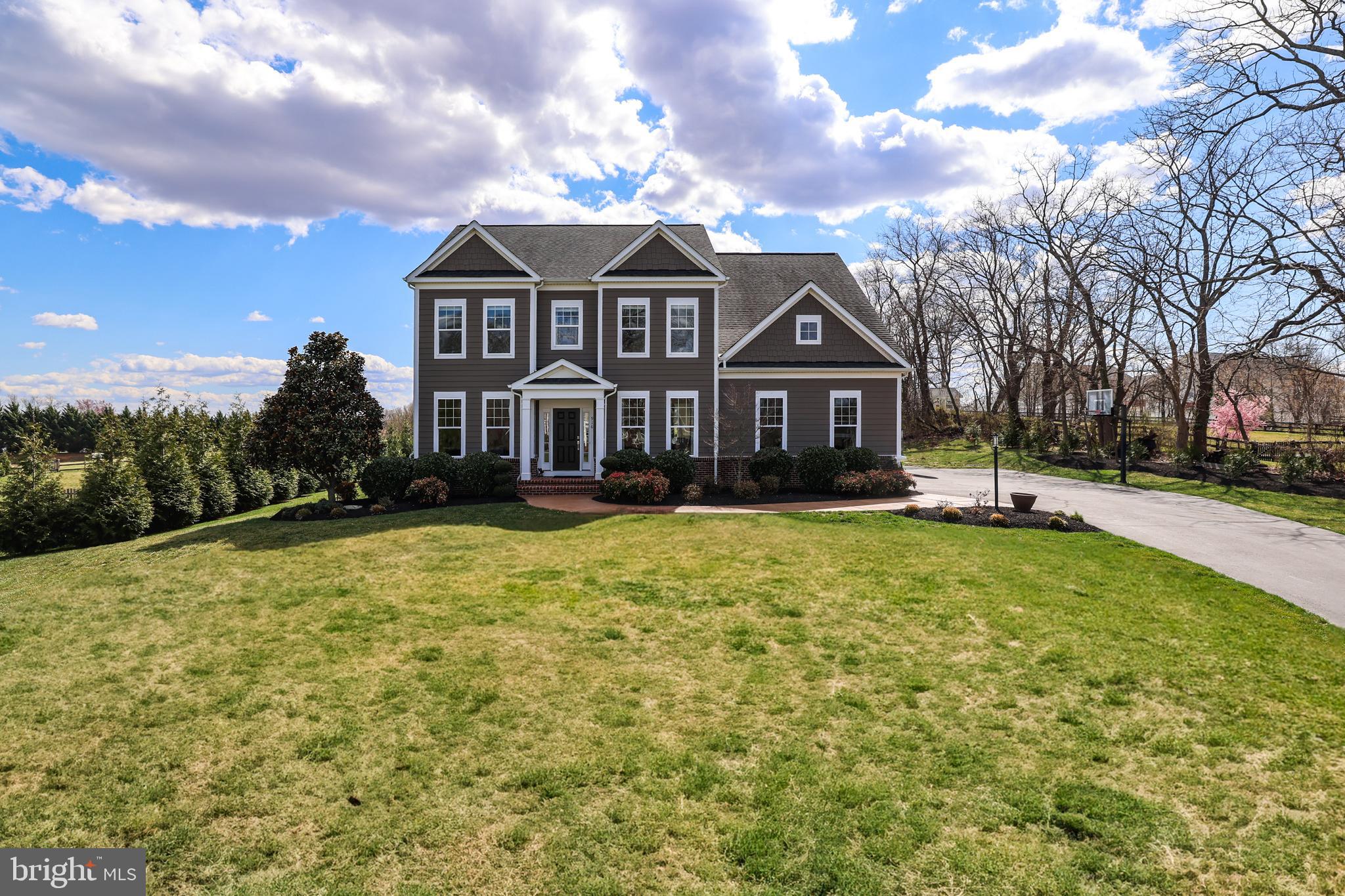 VILLAGE CASE - Residential