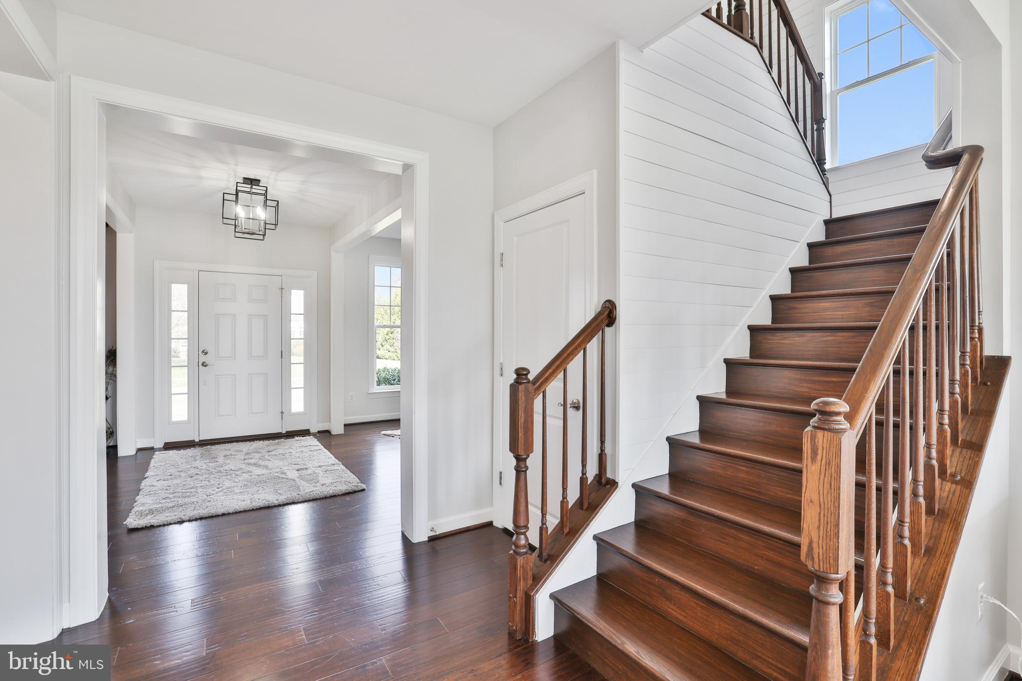 VILLAGE CASE - Residential