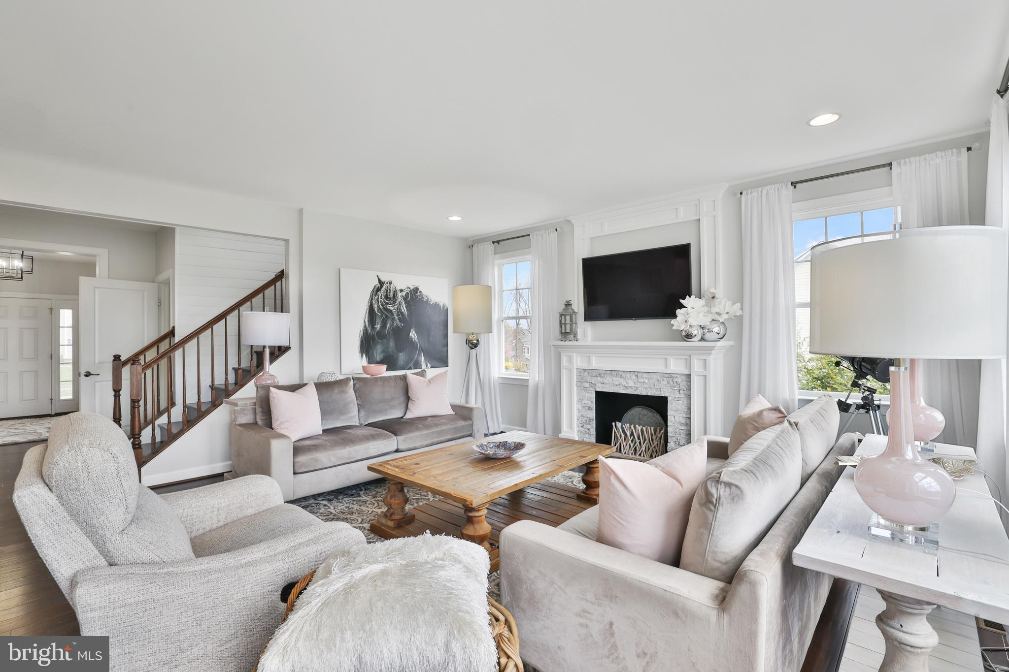 VILLAGE CASE - Residential