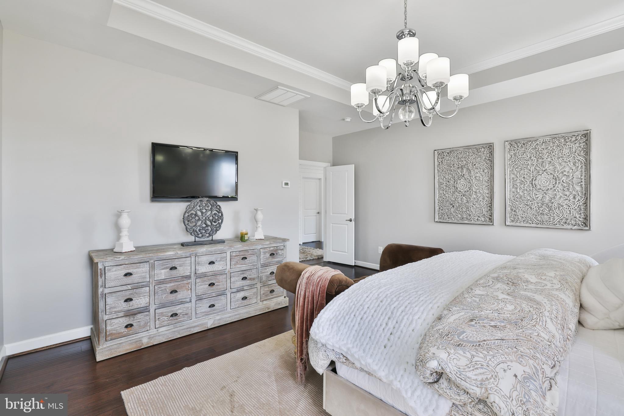 VILLAGE CASE - Residential