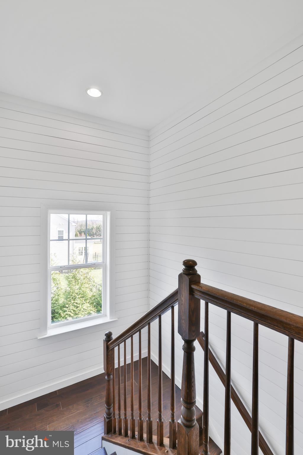 VILLAGE CASE - Residential