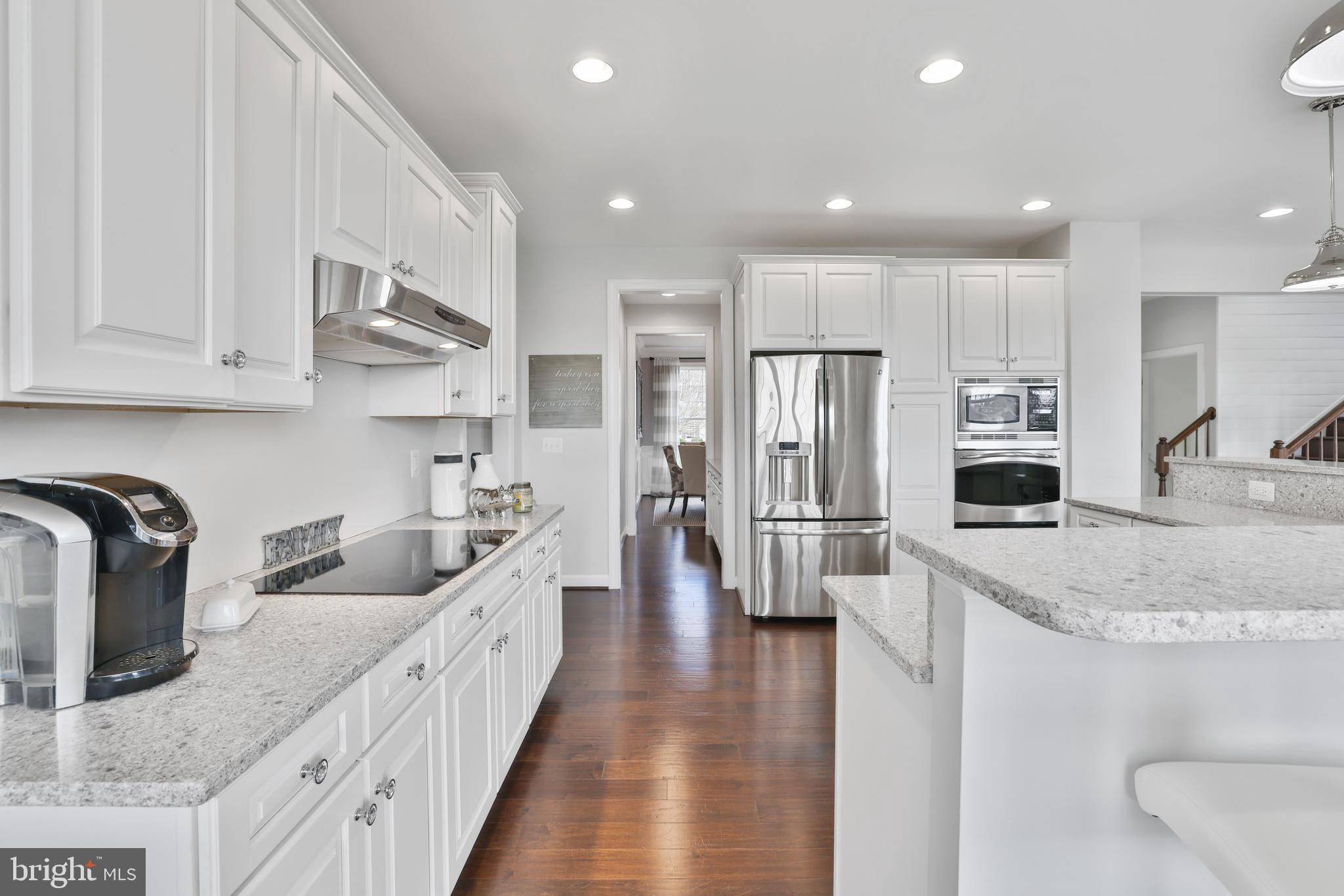 VILLAGE CASE - Residential