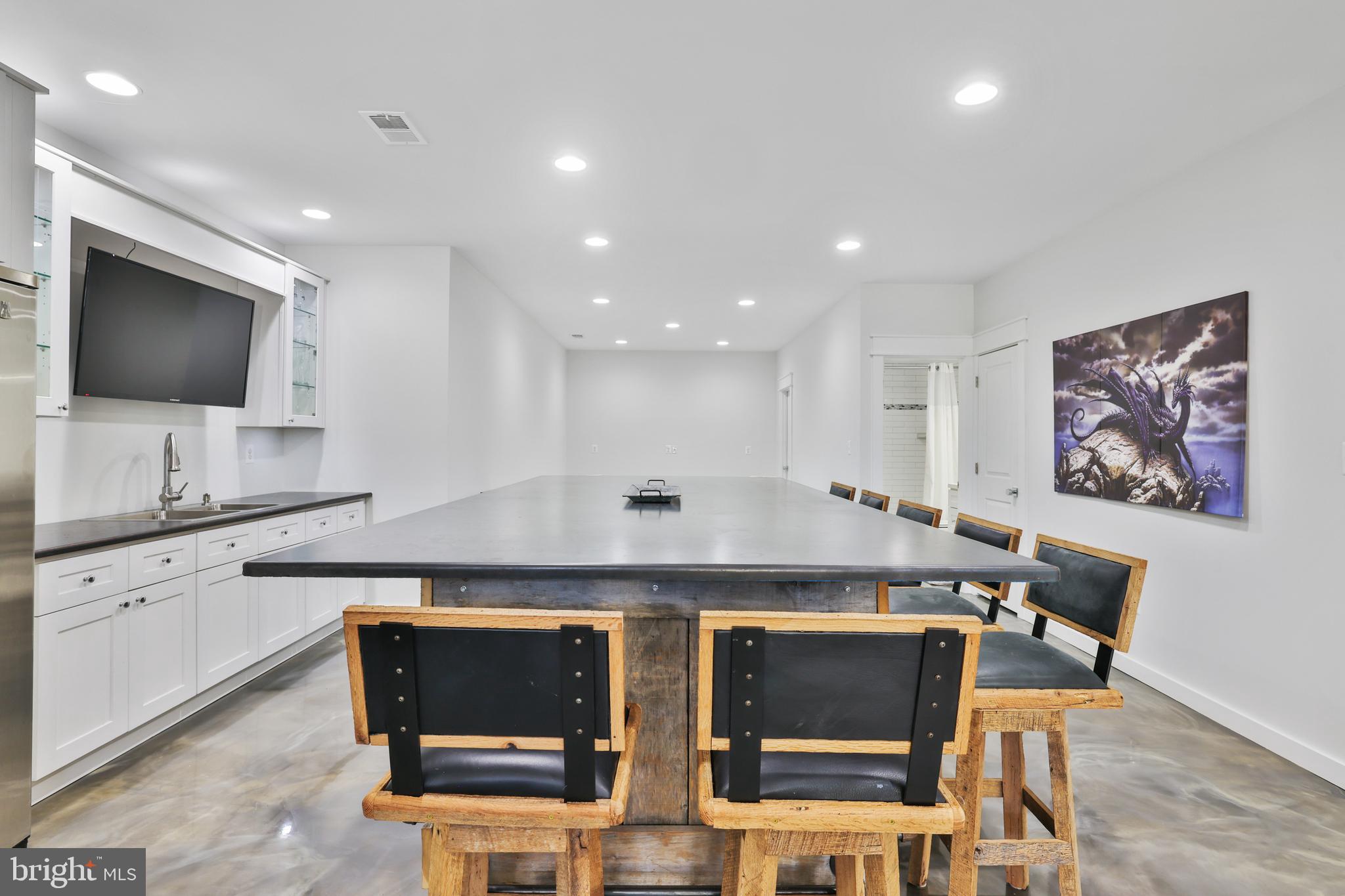 VILLAGE CASE - Residential