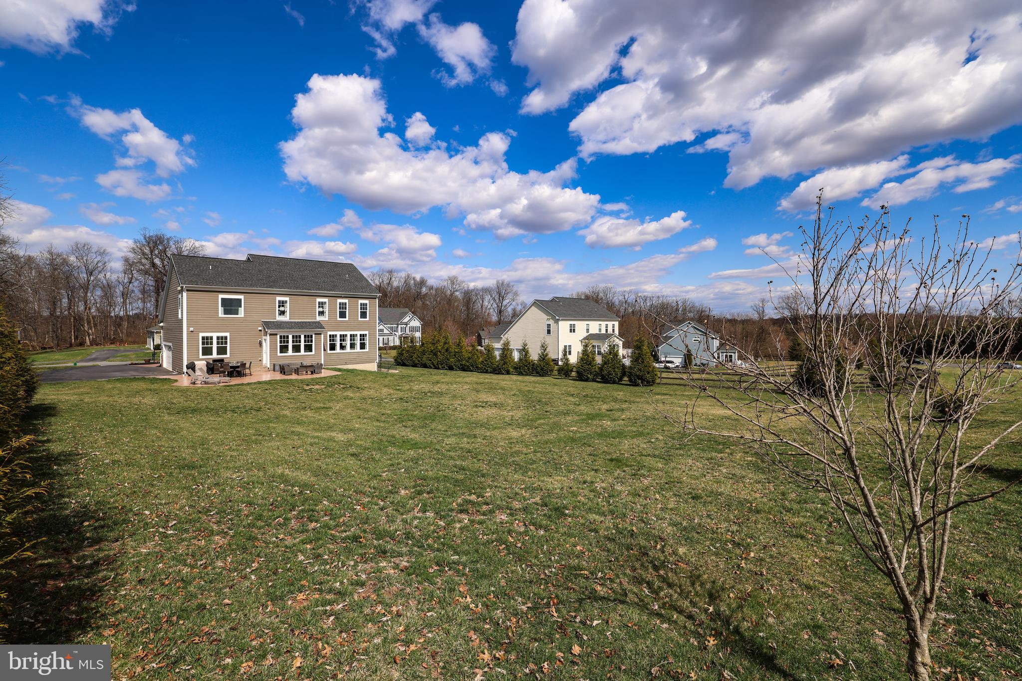 VILLAGE CASE - Residential