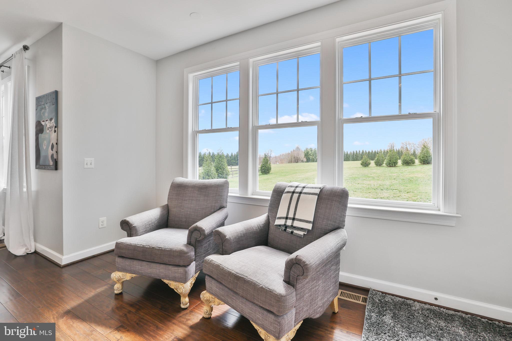 VILLAGE CASE - Residential