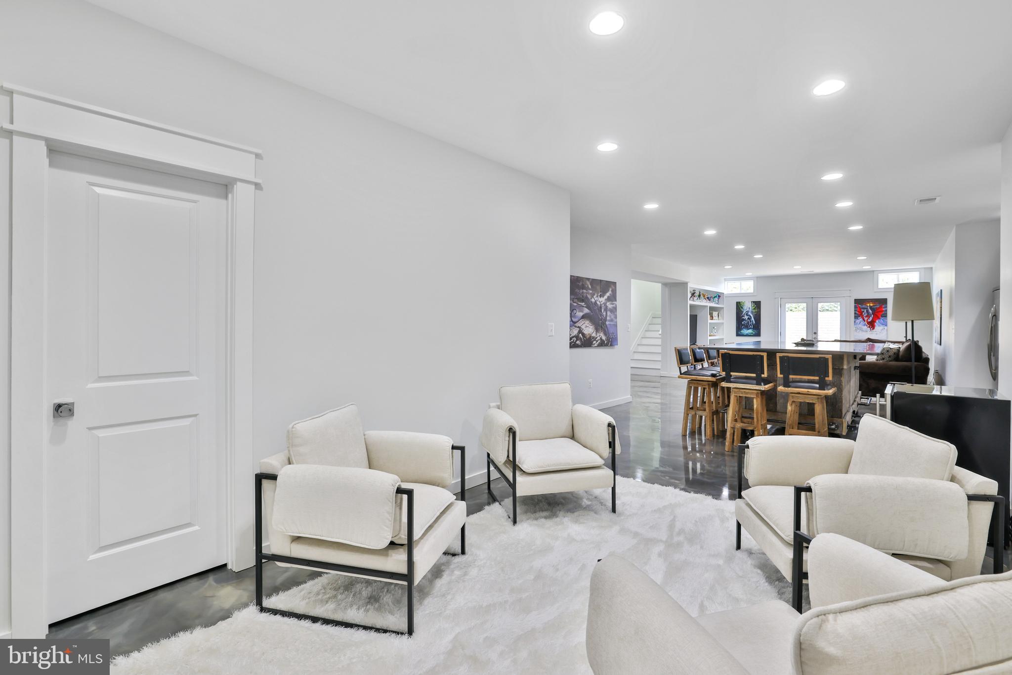 VILLAGE CASE - Residential