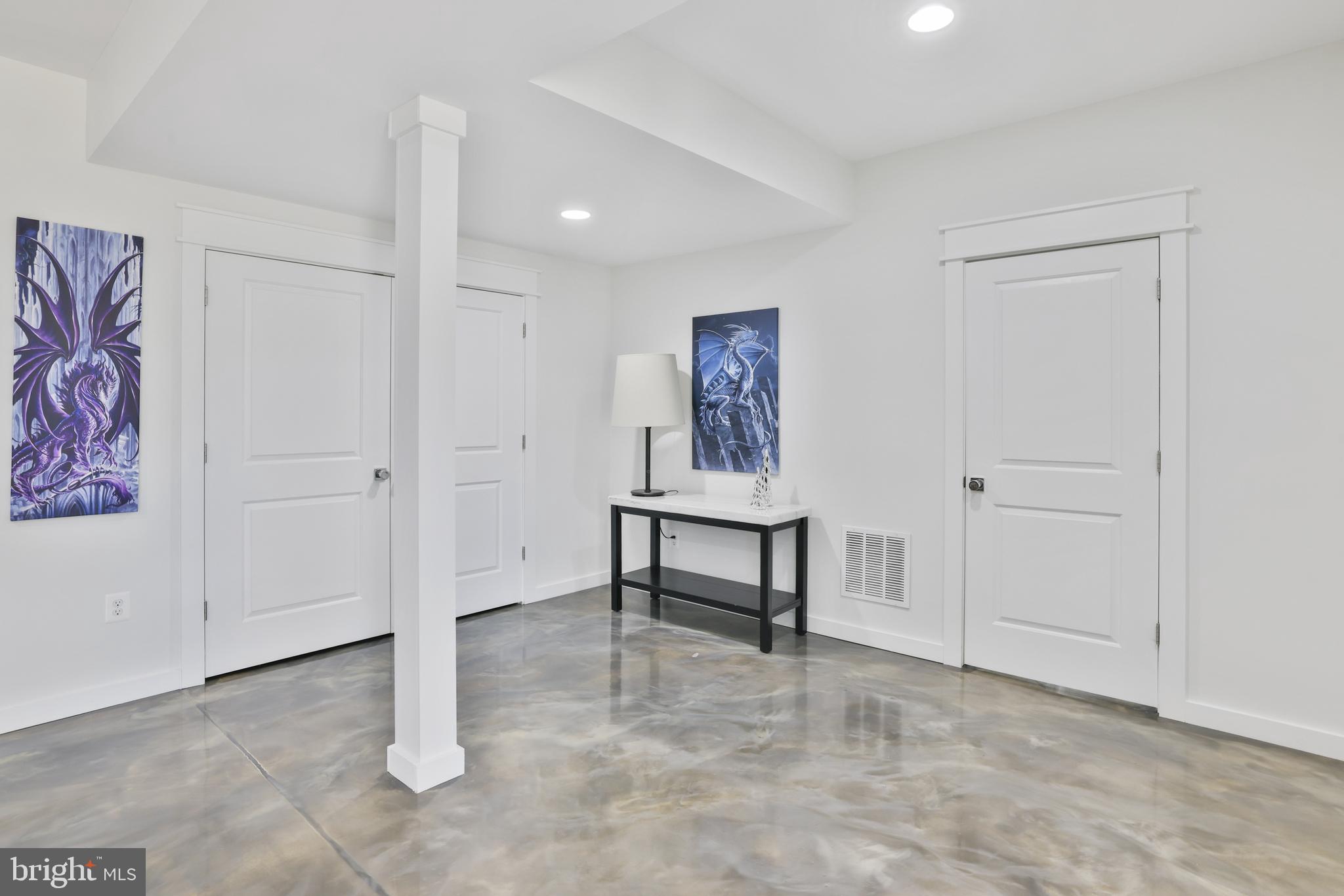 VILLAGE CASE - Residential