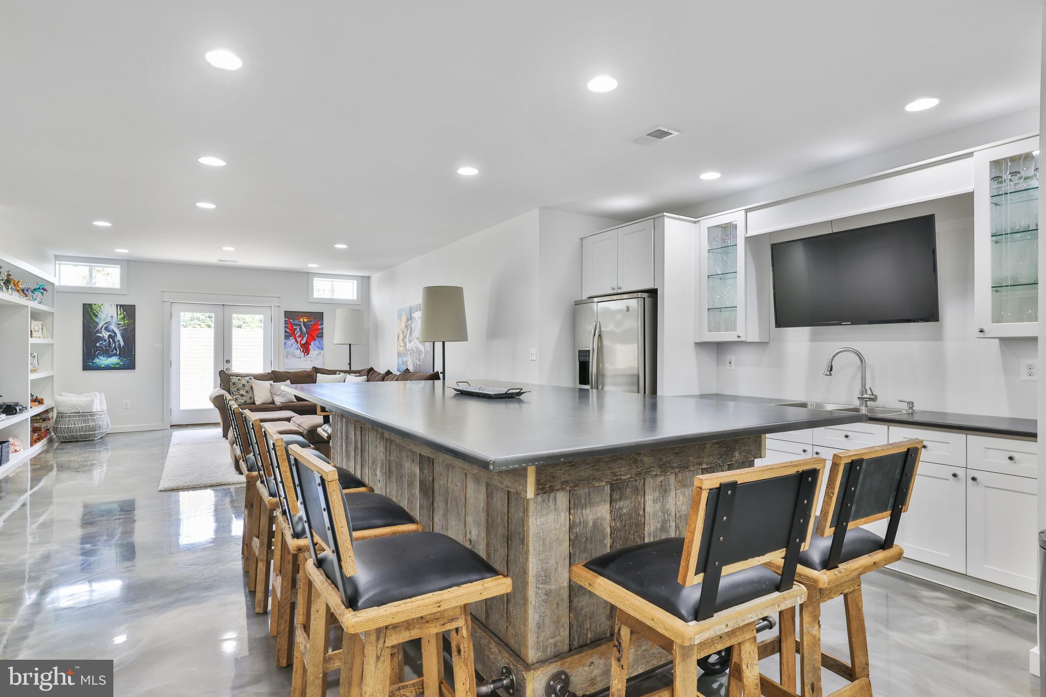 VILLAGE CASE - Residential