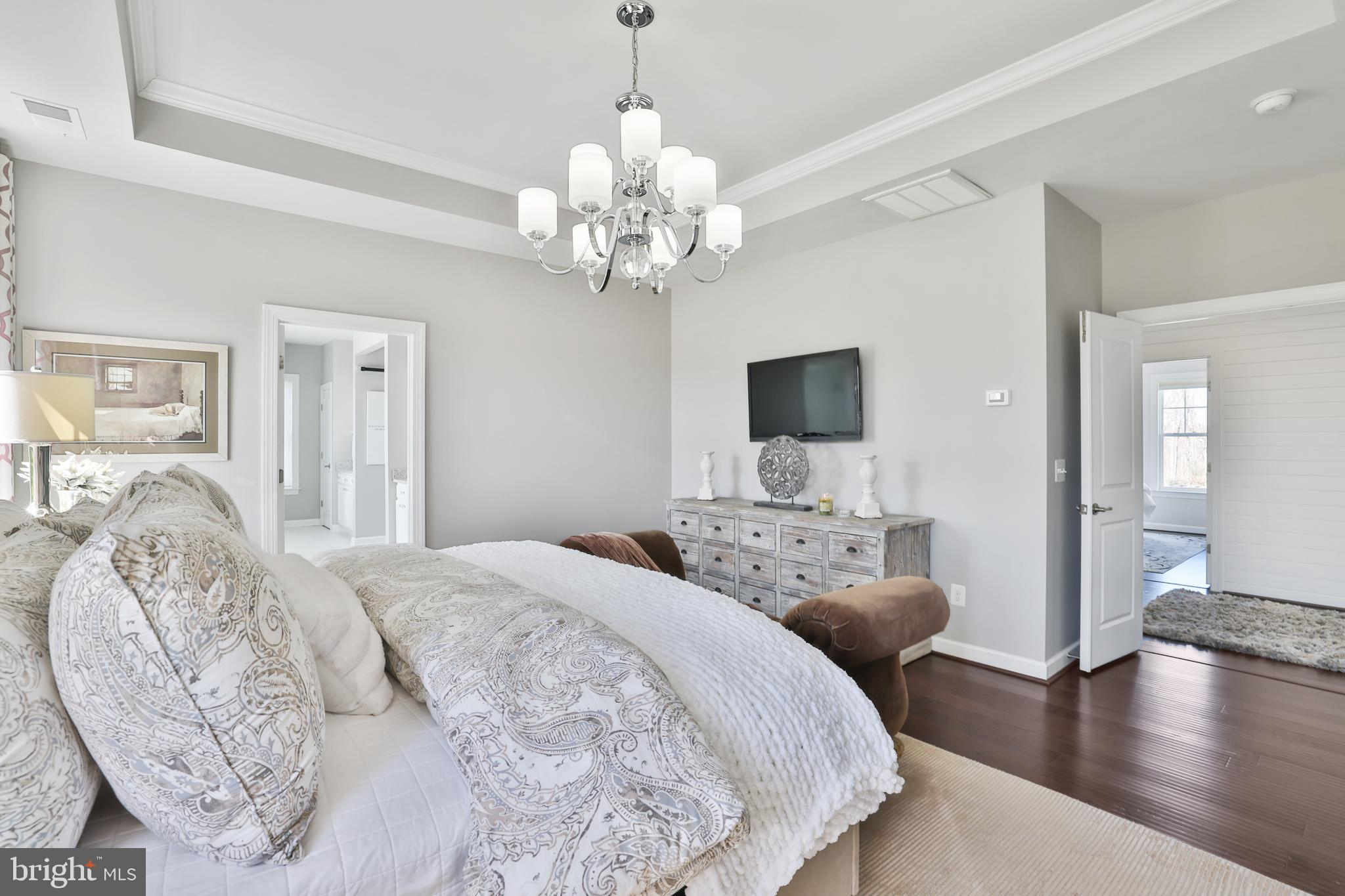 VILLAGE CASE - Residential