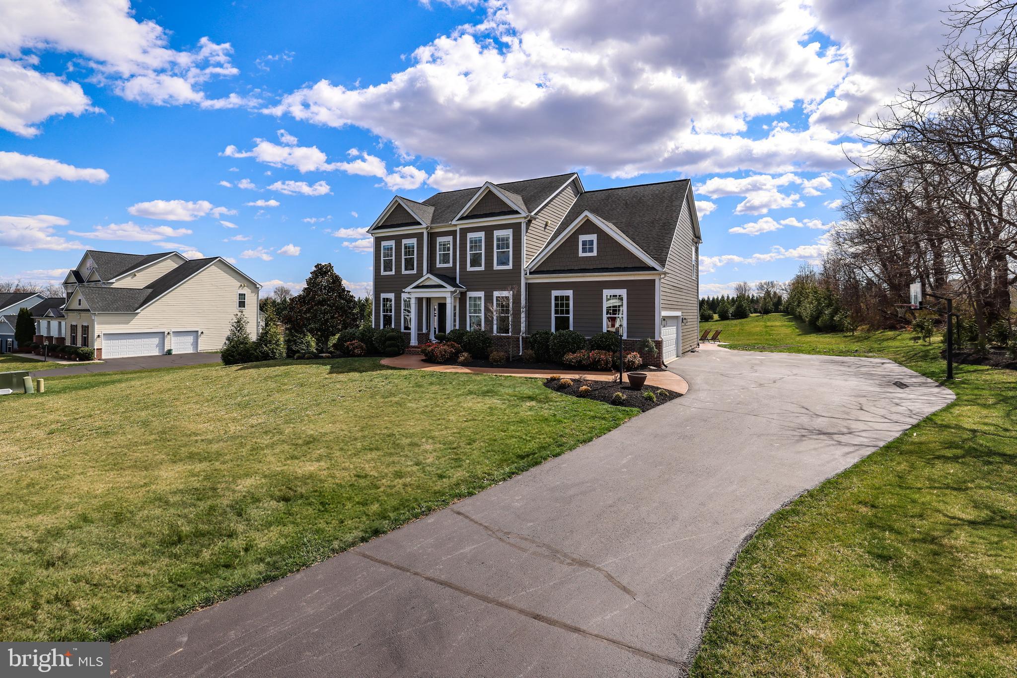 VILLAGE CASE - Residential