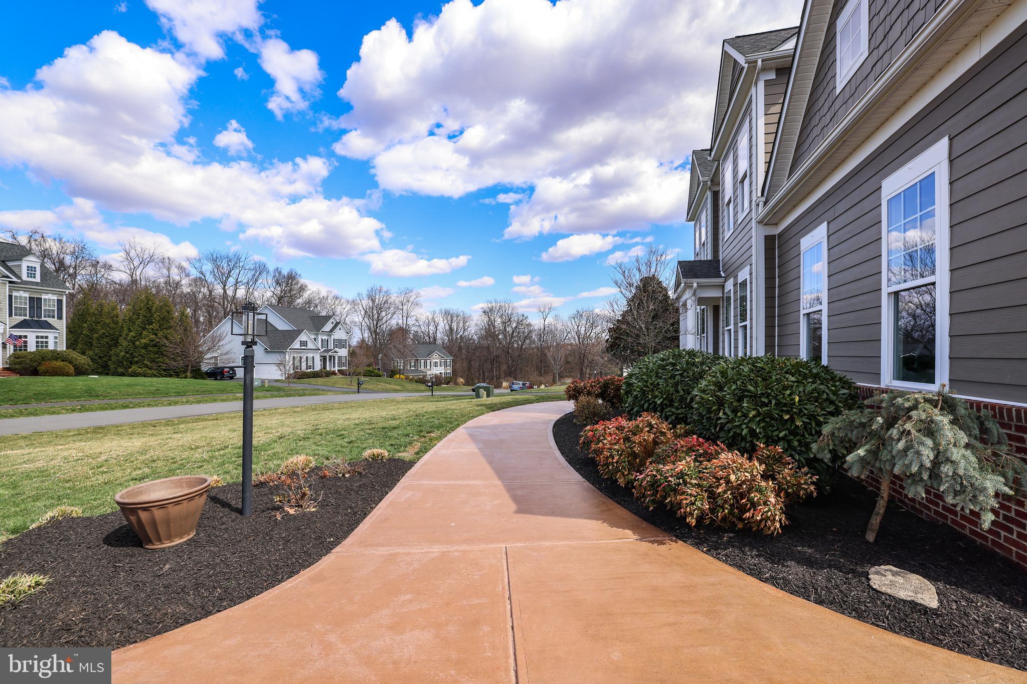 VILLAGE CASE - Residential