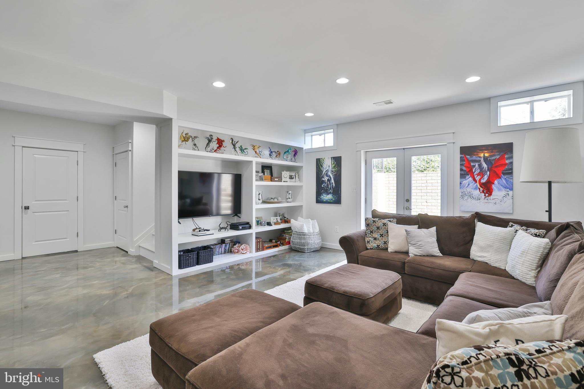 VILLAGE CASE - Residential