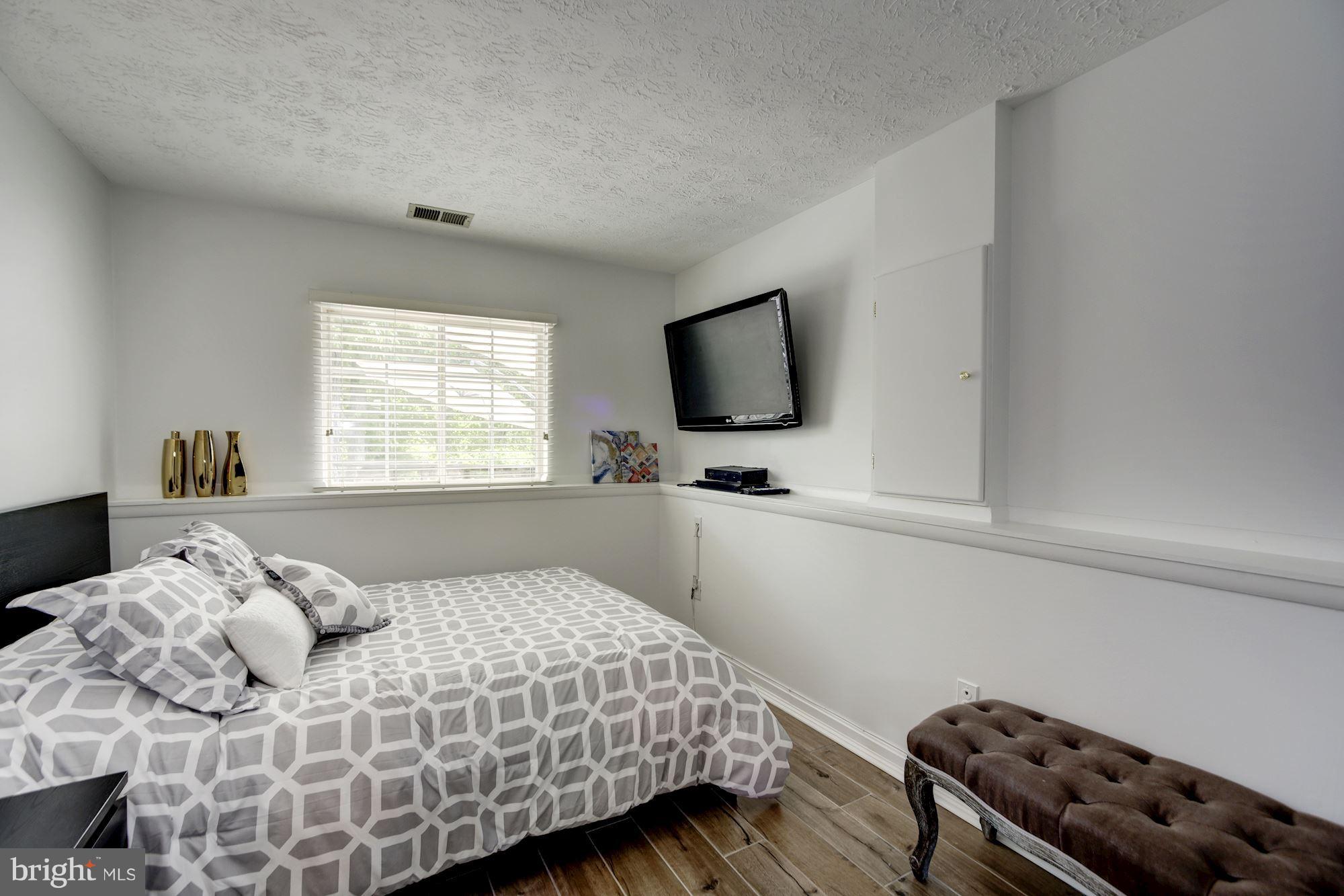 FAIRFAX CLUB ESTATES - Residential