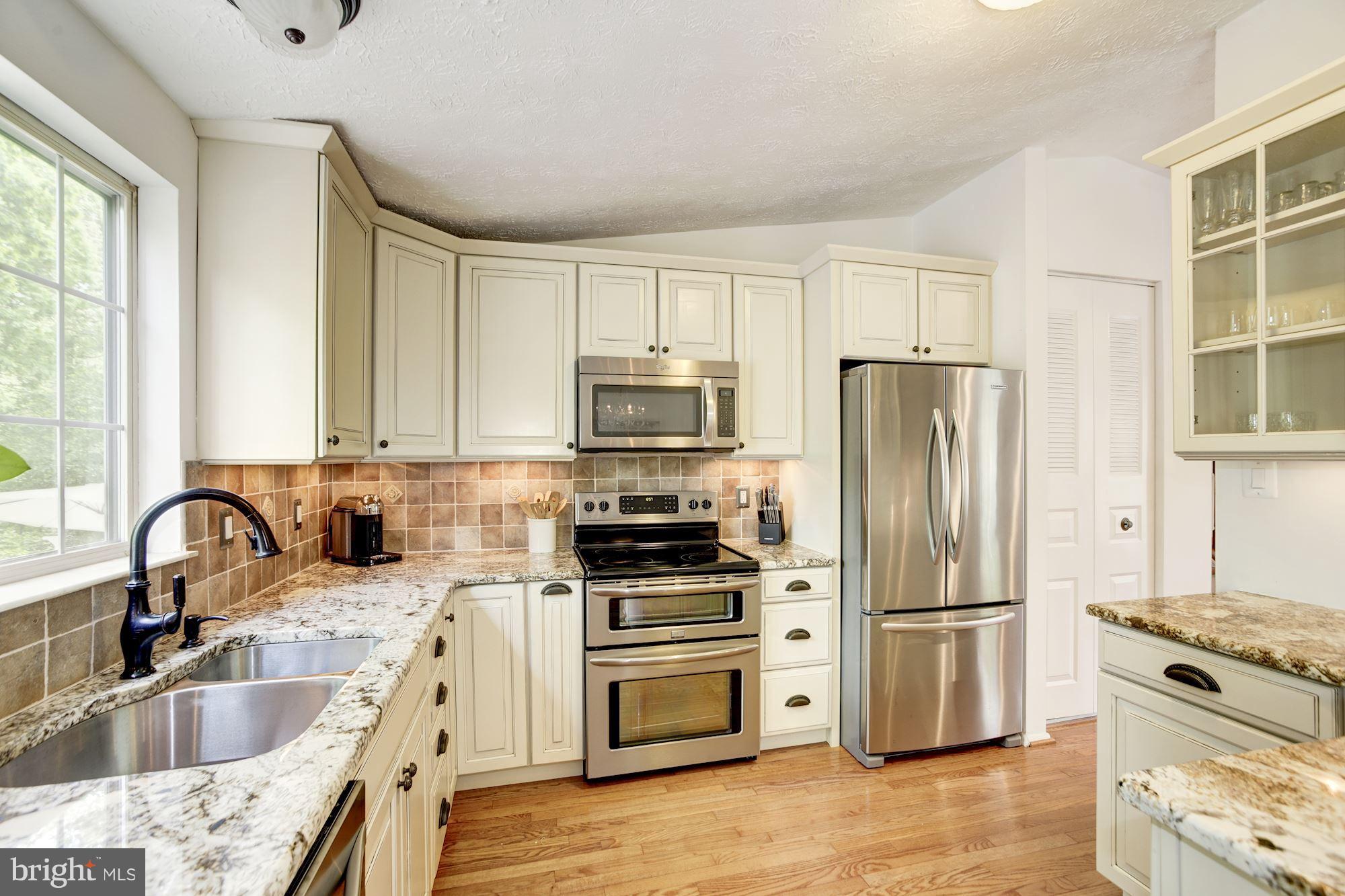 FAIRFAX CLUB ESTATES - Residential