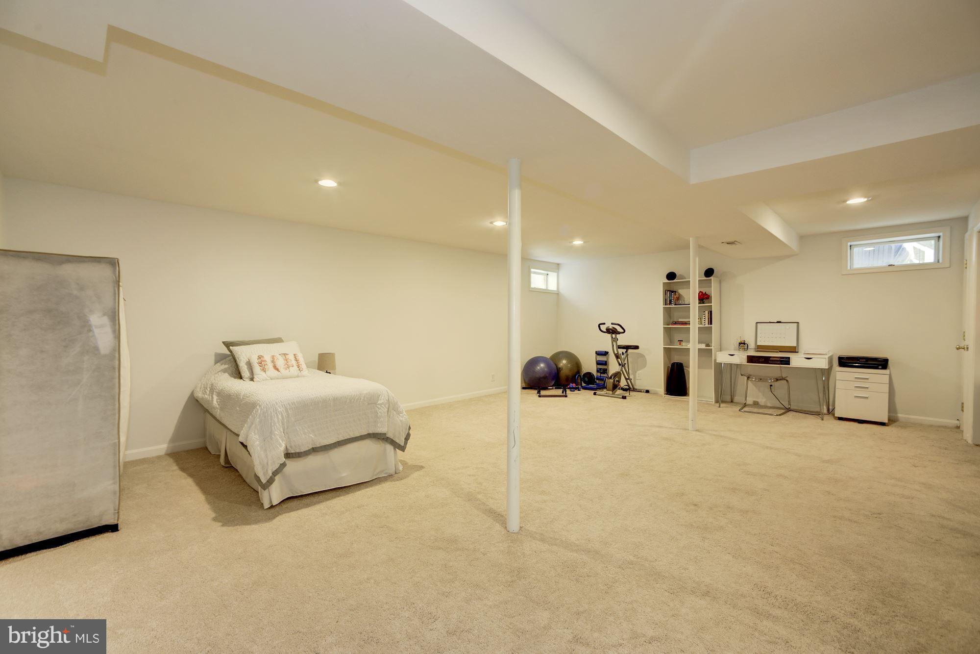 FAIRFAX CLUB ESTATES - Residential