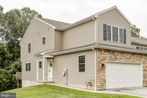Photo of 116 CASCADE CT, MOUNTVILLE, PA 17554 (MLS # PALA2038440)
