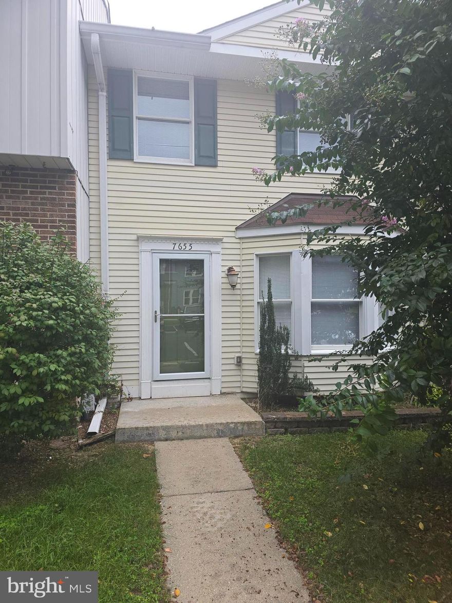 Beautiful updated town-home available in water access community of Stoneybrooke Village! Updated kitchen with new cabinets and appliances, removed walls to open up the kitchen and dining room! Upgraded electrical including recessed lights, motion sensor lighting, and smart thermostat. Fresh paint throughout, updated hall bath with wainscoting, updated washer and dryer, high efficiency hybrid water heater and a new roof installed just 3 years ago! Plenty of storage available! Attic has been partially floored, re-insulated and has an attic fan for energy savings! Community features include a beach, community clubhouse and boat ramp available with membership. Don't miss this great home!

Application Qualifications: Minimum monthly income 3 times the tenant’s portion of the monthly rent, acceptable rental history, credit history and criminal history, which all must be verifiable. The application fee is $55 per adult which is non-refundable. They must submit their two most recent pay-stubs along with picture I.D.