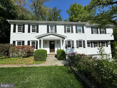 Photo of 2006 Carriage Court, VIENNA, VA 22181 (MLS # VAFX2304946)