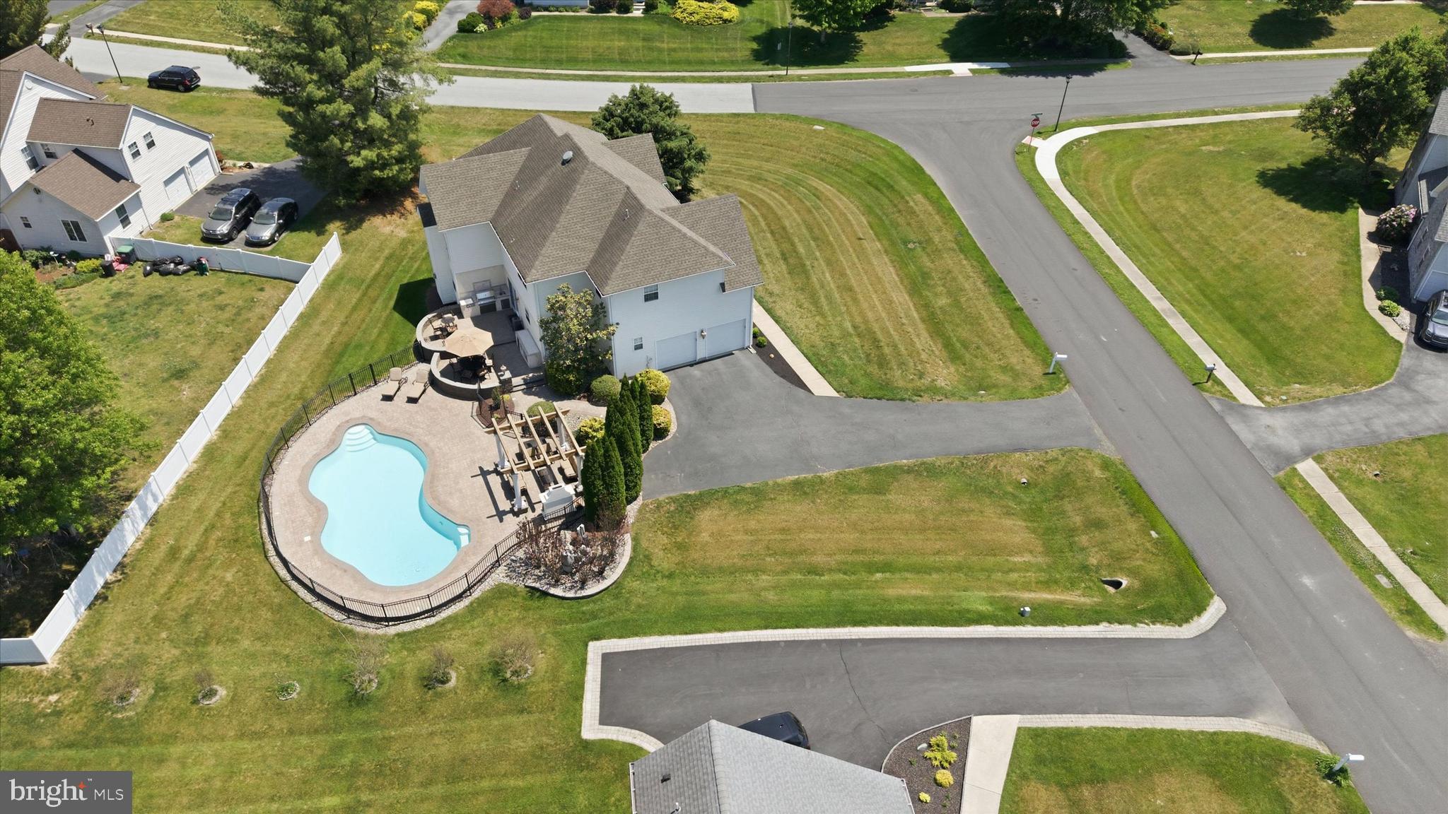 112 SWEETHOLLOW DRIVE