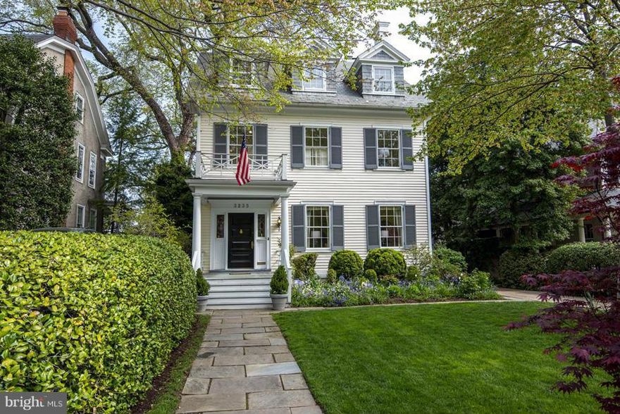 Rare opportunity to own a grand, detached home in Georgetown with PARKING and a large backyard. 7BR, 5.5 BA with large, Eat-in kitchen overlooking the backyard and rear deck. Main level has dining room, living room, family room, and kitchen with new stainless steel appliances. Driveway can park multiple cars.