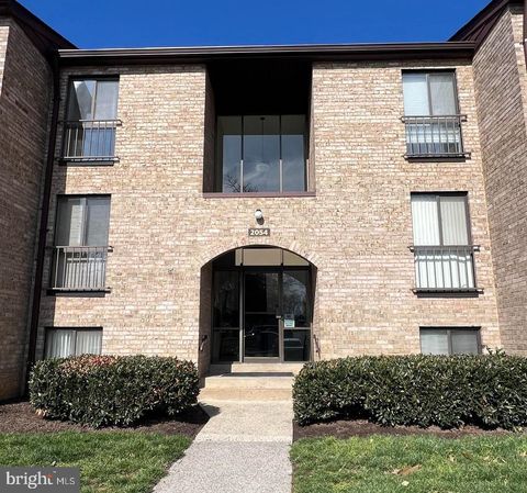 Photo of 2054 Royal Fern Court #24/21B, RESTON, VA 20191 (MLS # VAFX2297542)