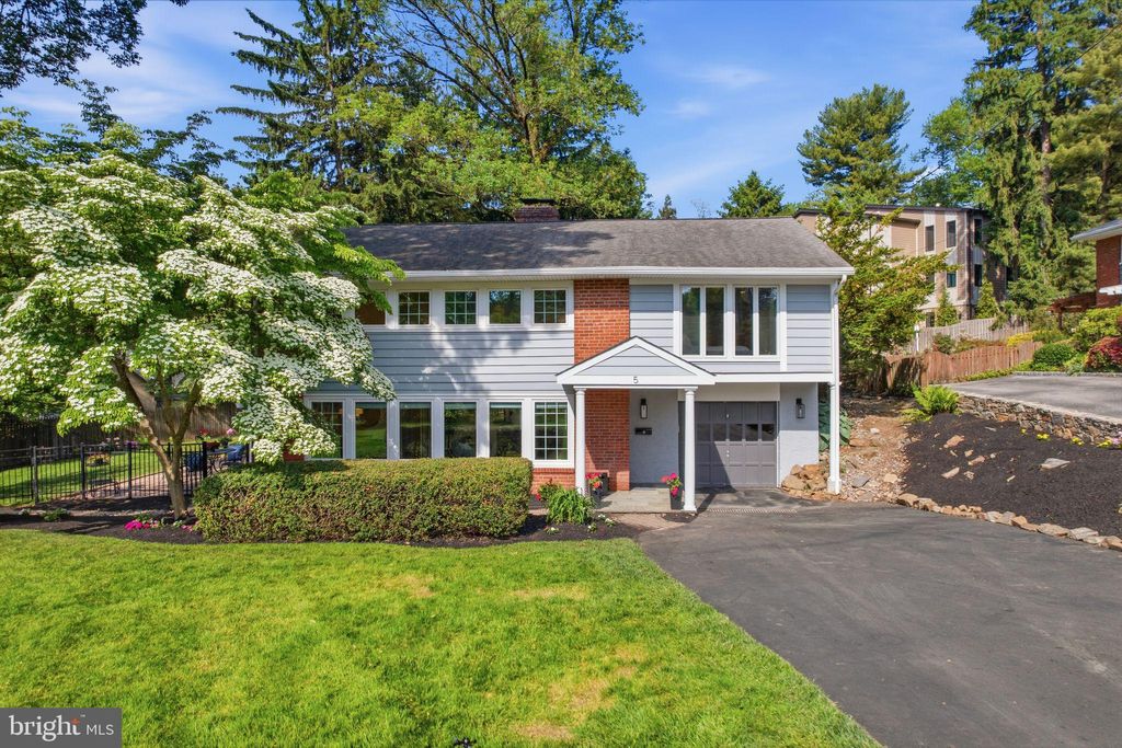 Photo of 5 Brookside Circle, WAYNE, PA 19087 (MLS # PADE2115696)
