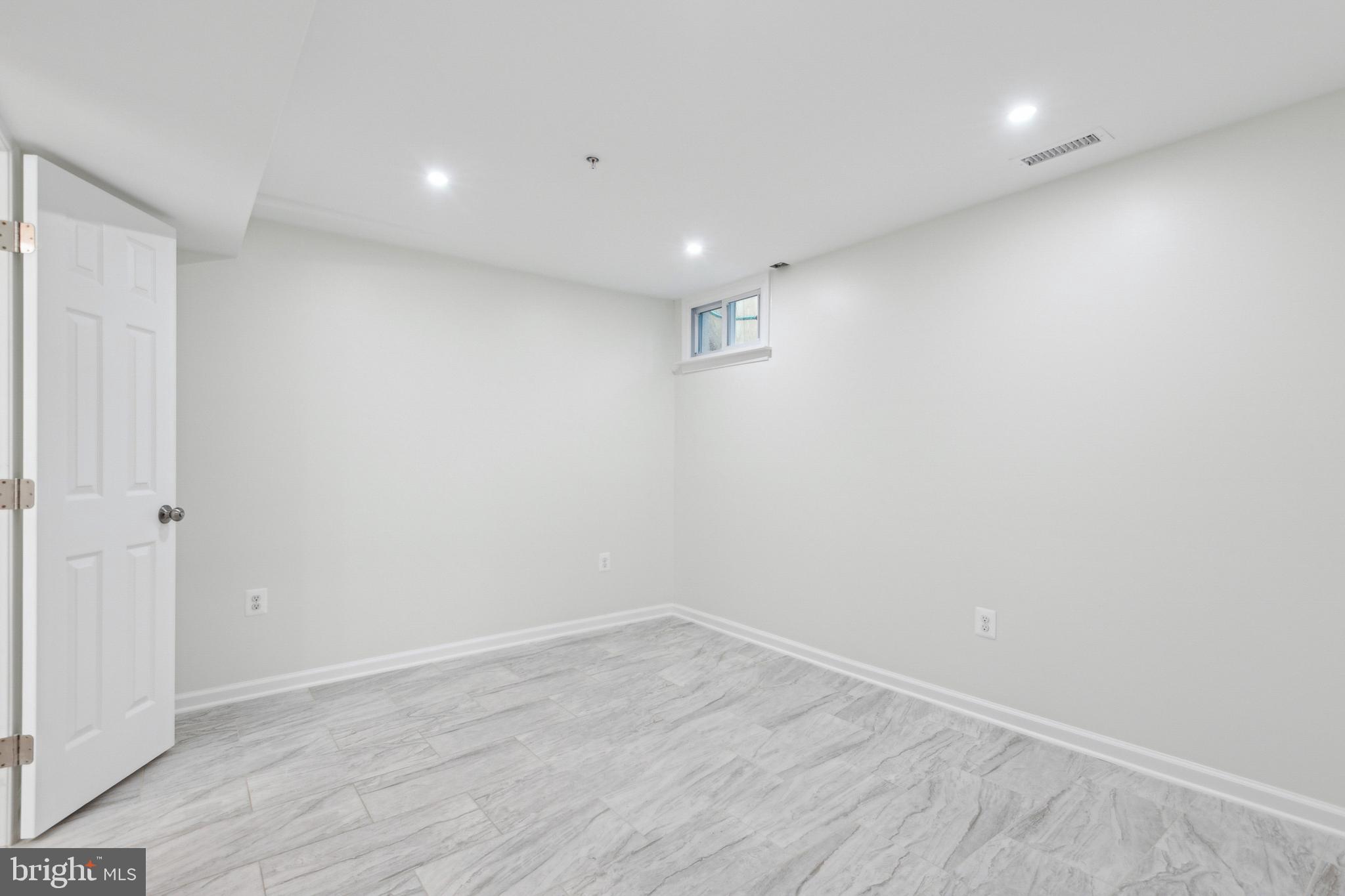 ANNAPOLIS WALK - Residential