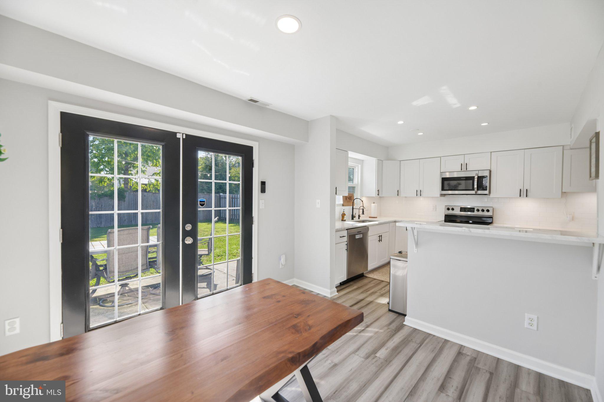WOODLAND BEACH - Residential