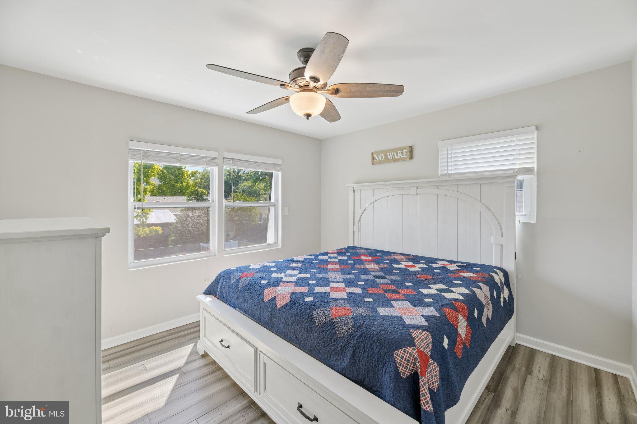 WOODLAND BEACH - Residential