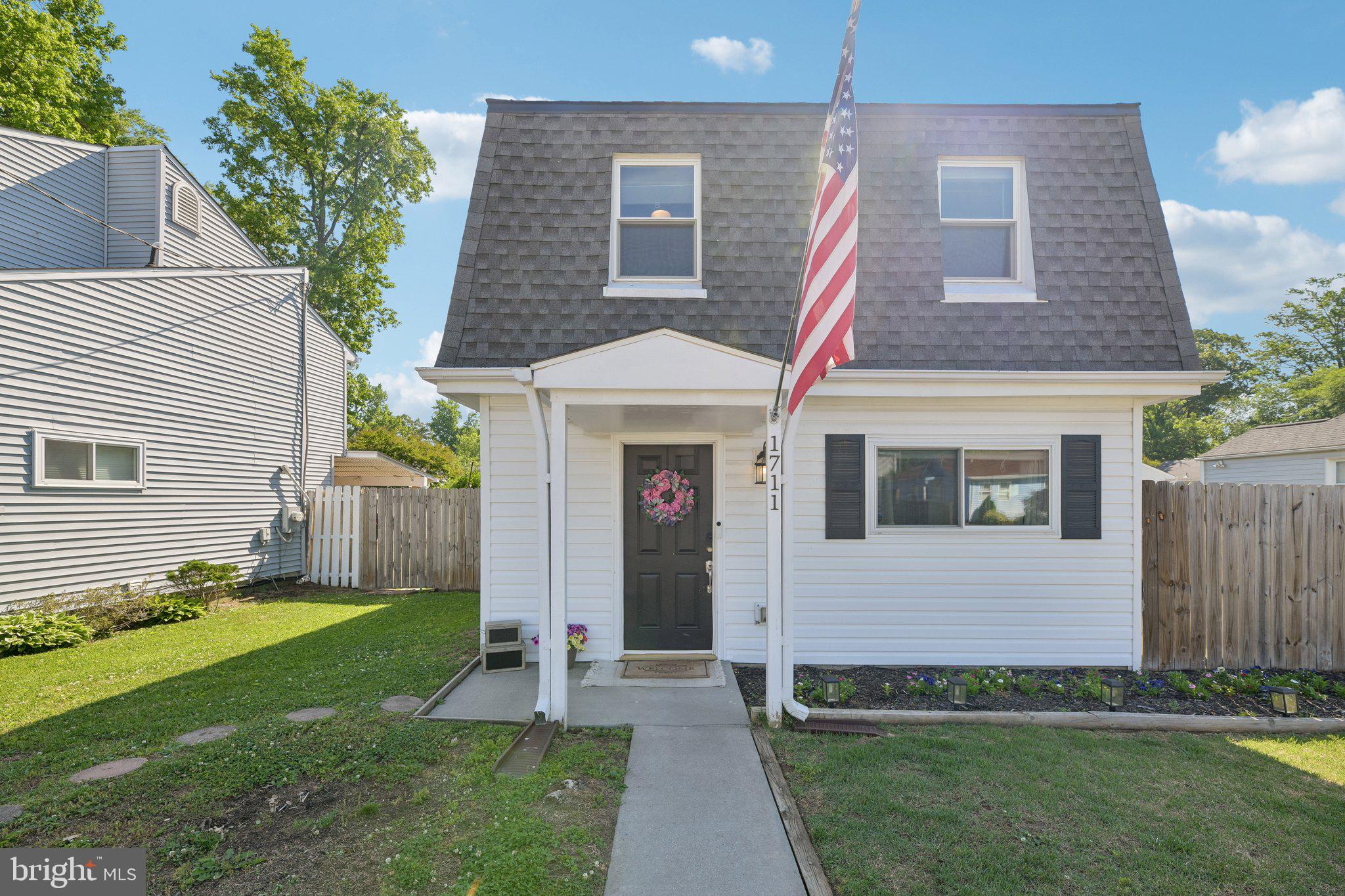 WOODLAND BEACH - Residential