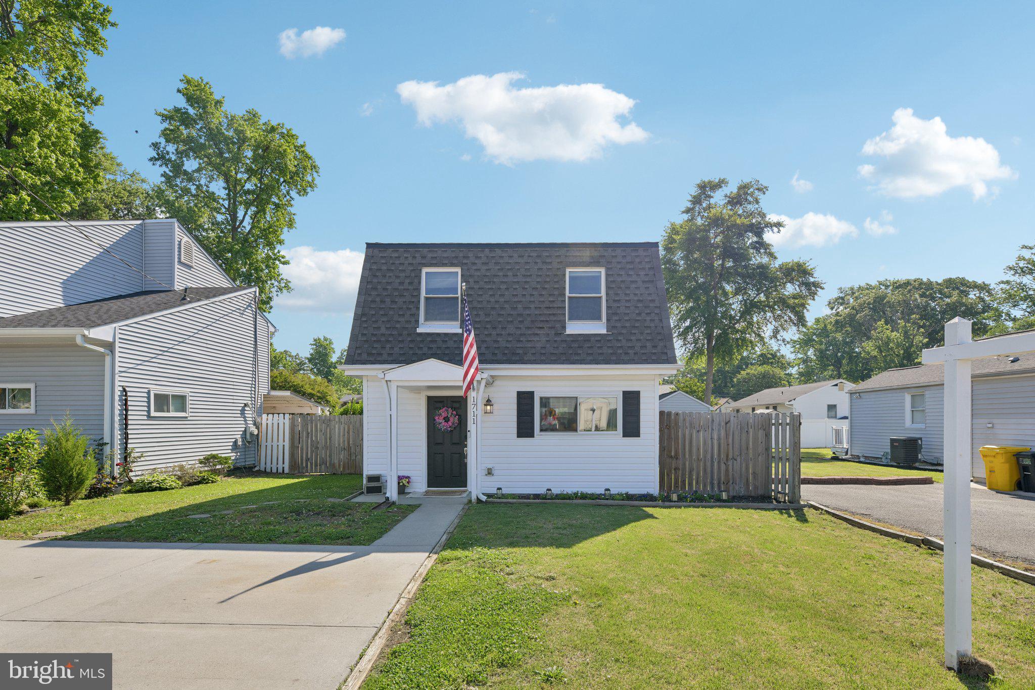 WOODLAND BEACH - Residential