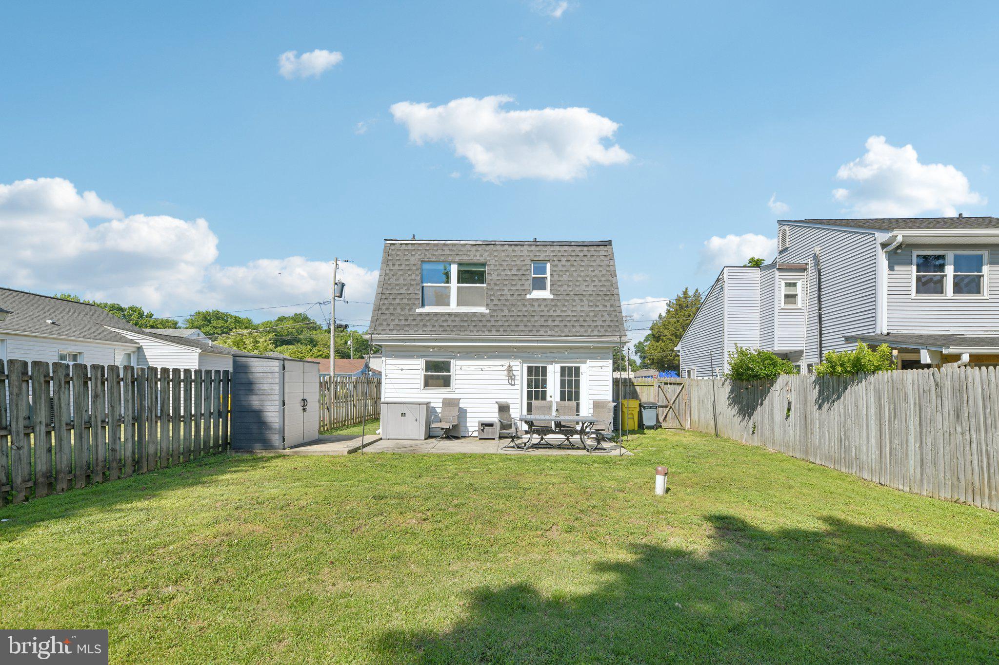 WOODLAND BEACH - Residential