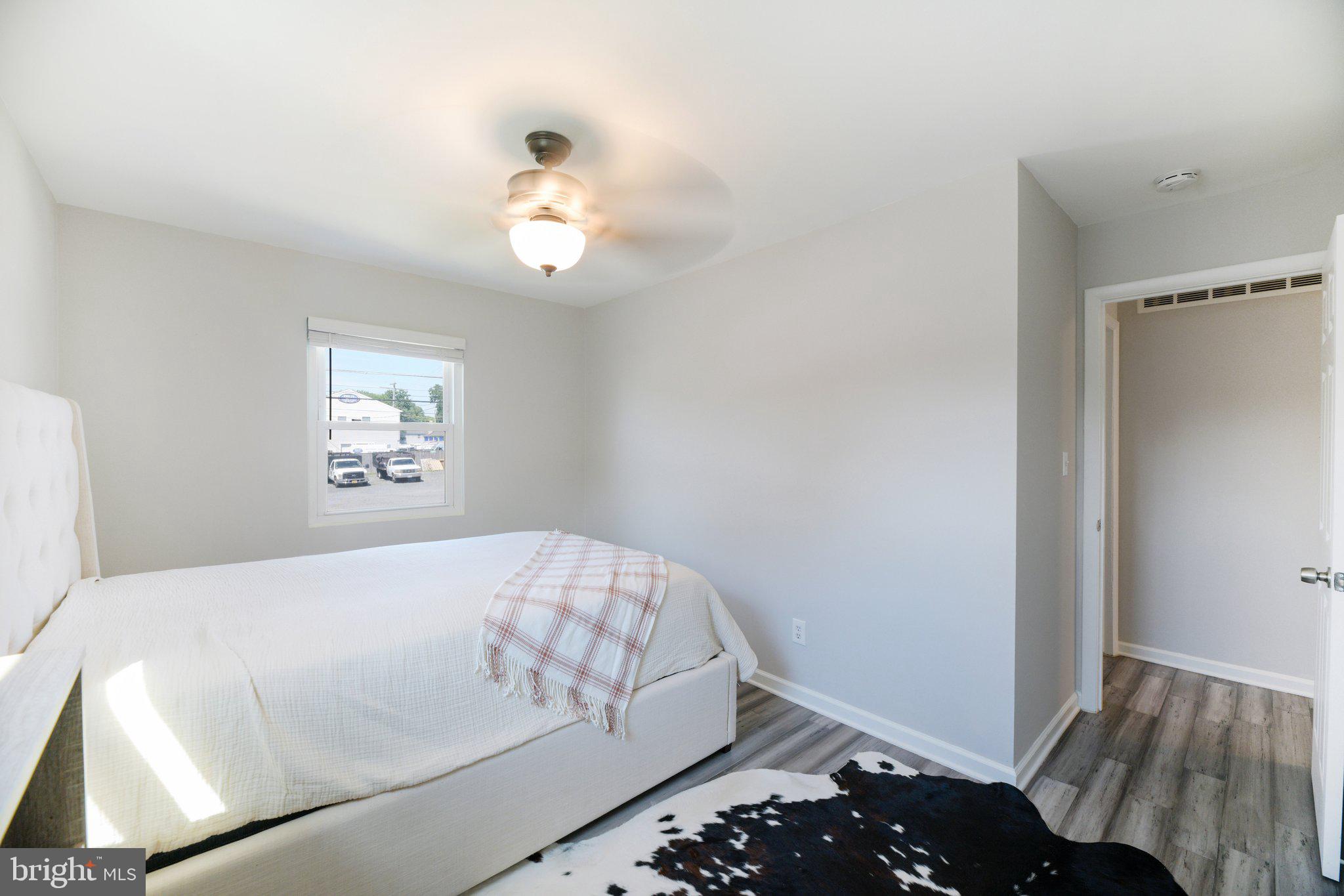 WOODLAND BEACH - Residential