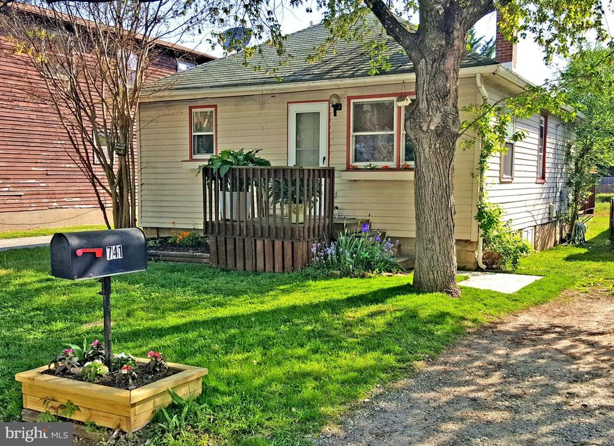 GREAT PRICE!    OUTSTANDING LOCATION!    WATER ACCESS!    Only one block from water access at a sandy beach!    Property sold "as-is", but it's been a solid rental for years.    Very livable; lots of opportunity to build equity.    At this price, you seldom get the chance to buy a detached house in Arnold, only one block from the water.    Act fast, or you'll miss out!