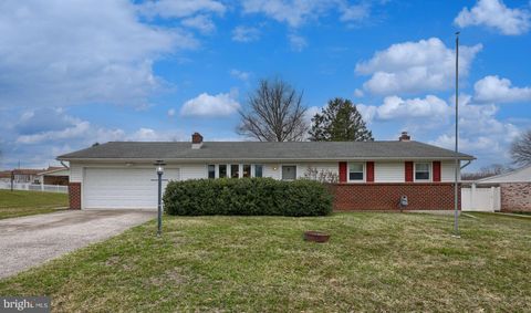 Photo of 2765 Northvue Lane, YORK, PA 17408 (MLS # PAYK2098808)