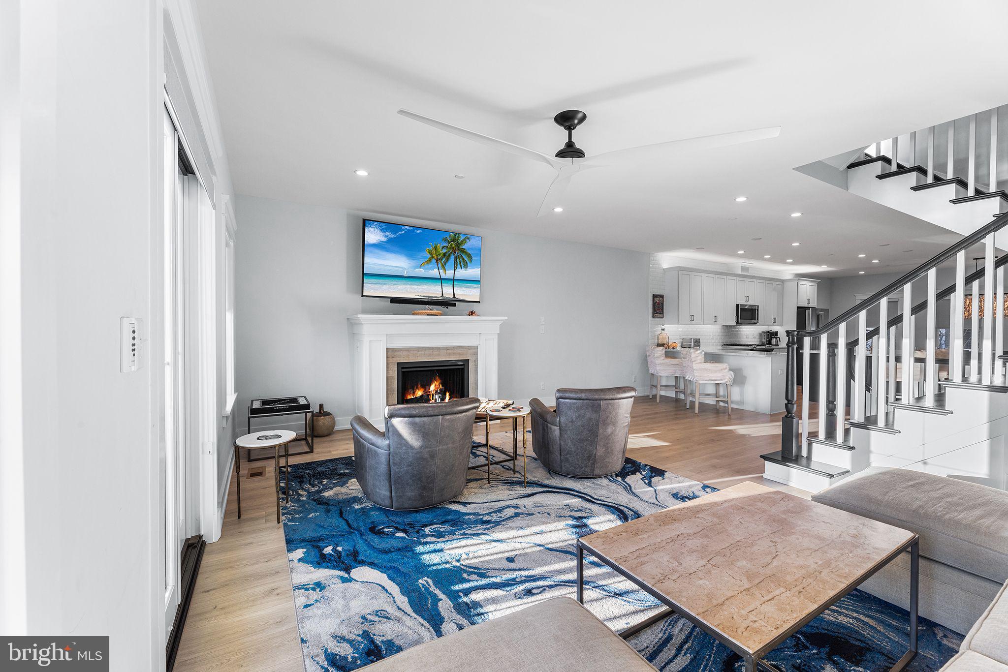 SUNSET ISLAND - Residential