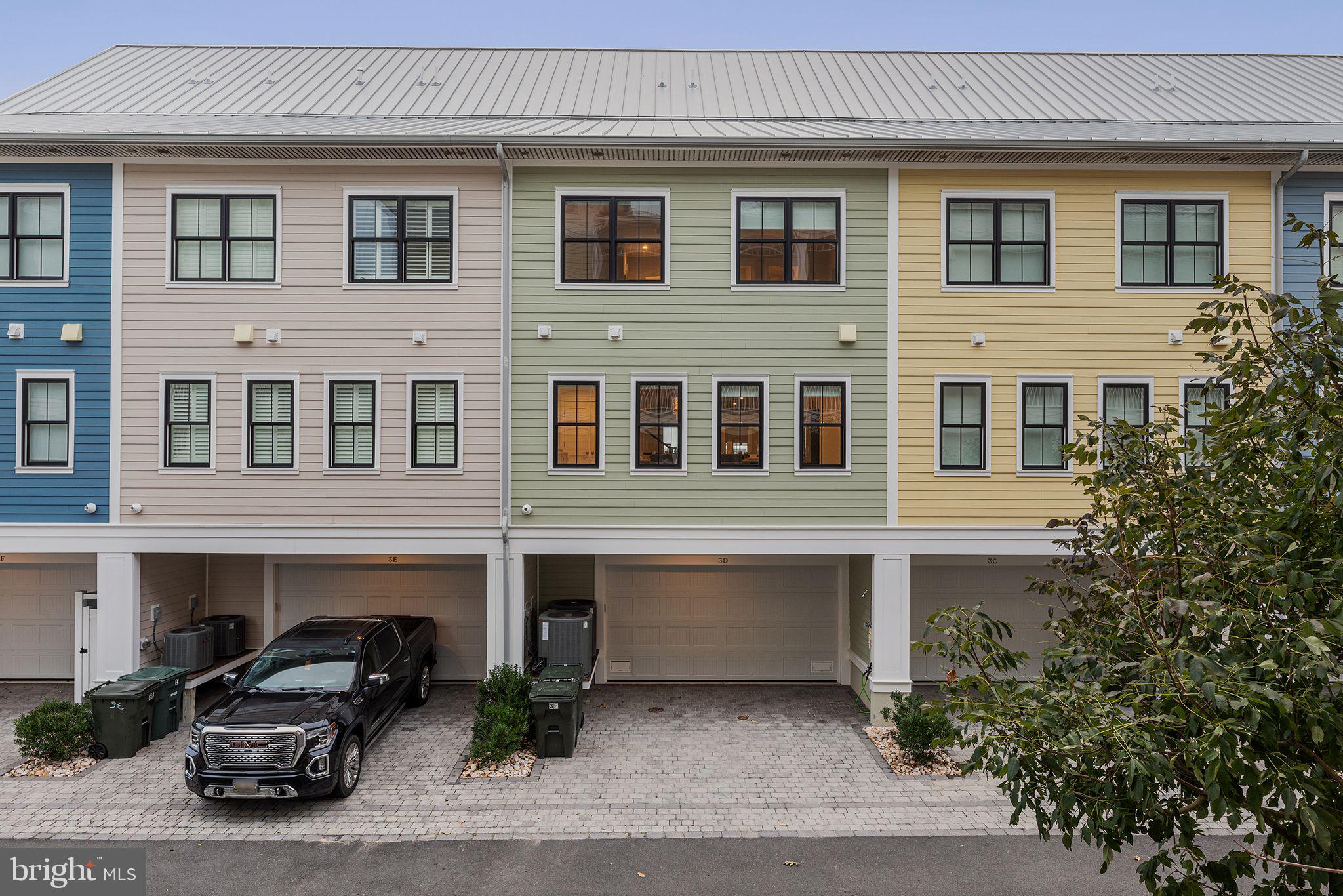 SUNSET ISLAND - Residential