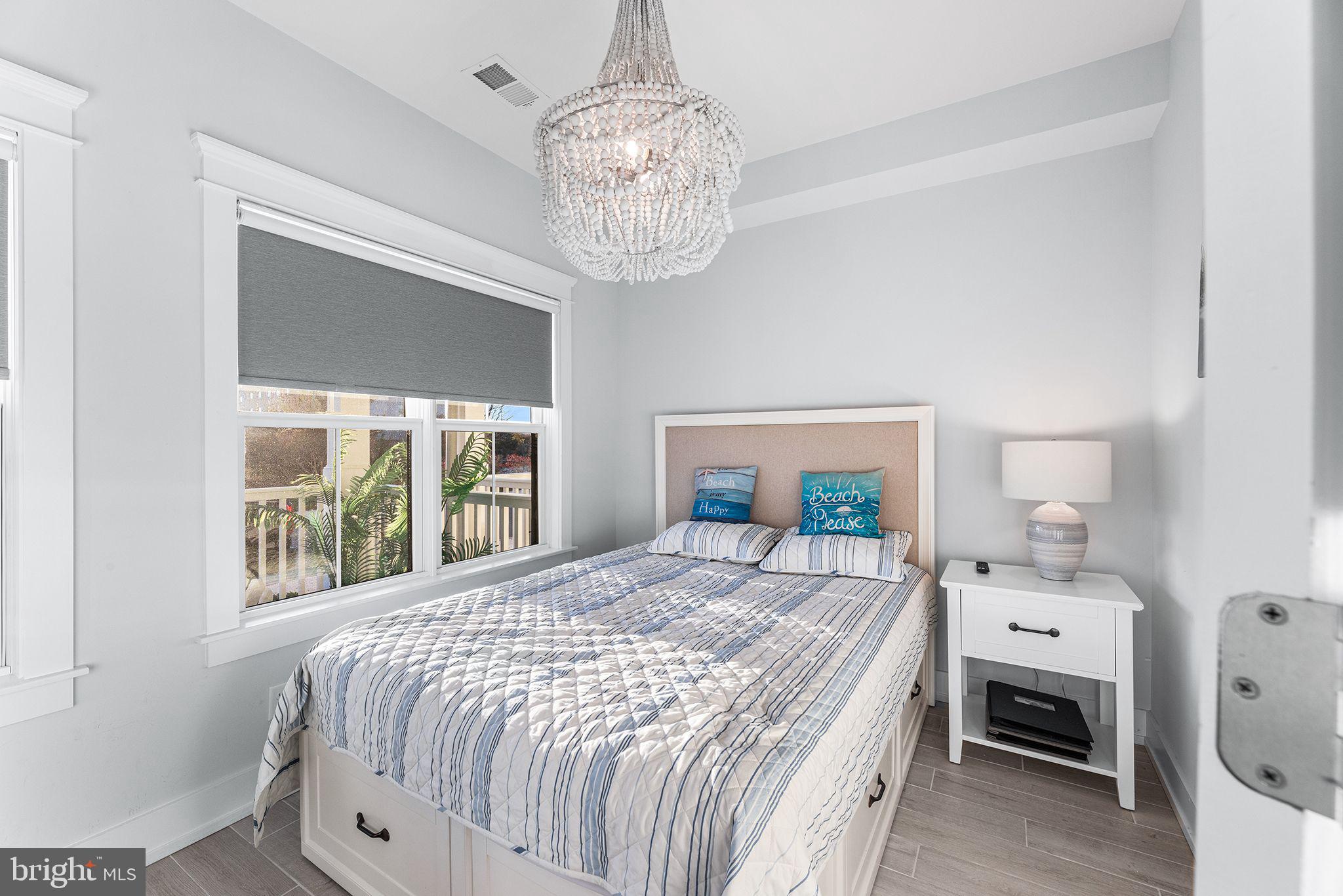 SUNSET ISLAND - Residential