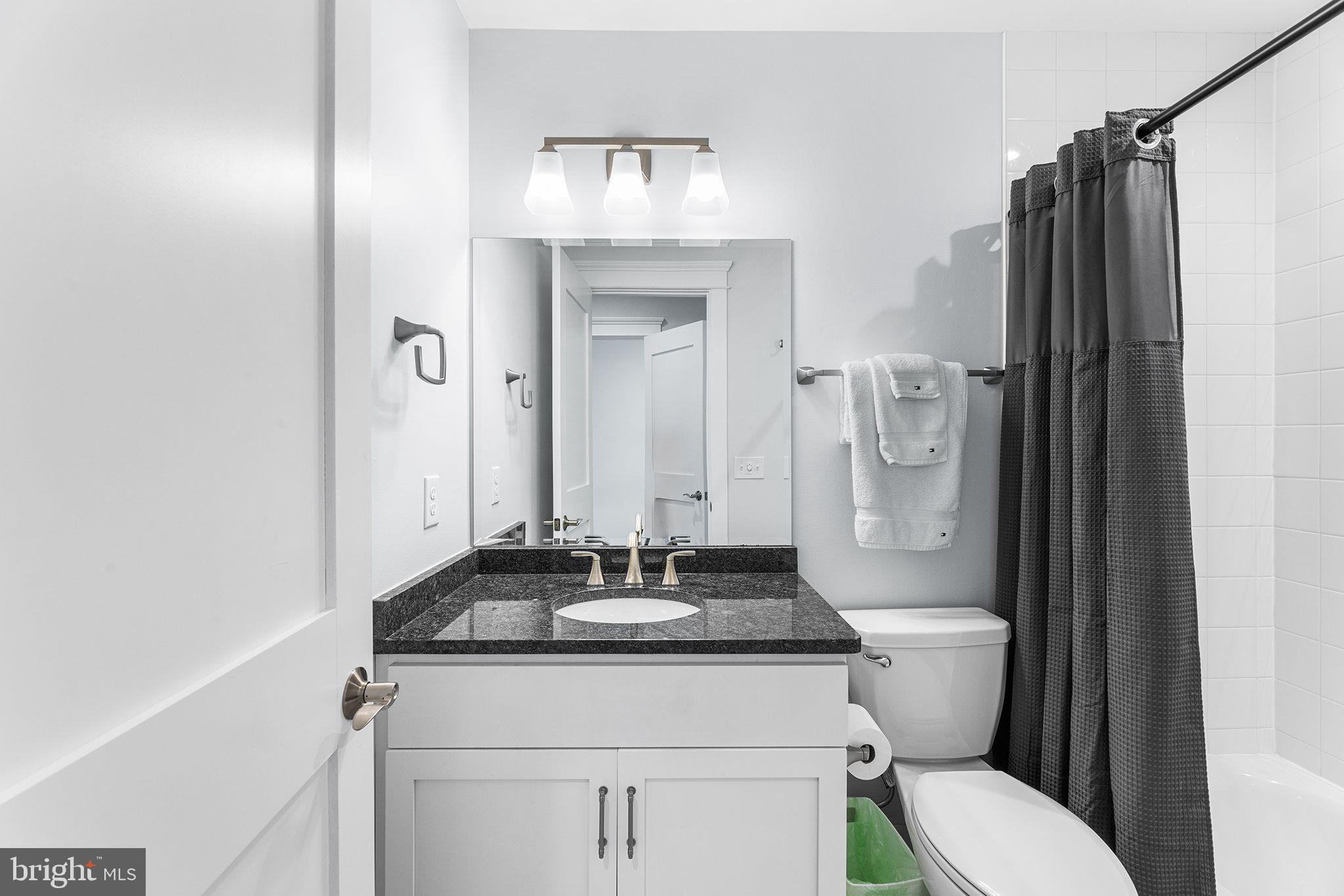 SUNSET ISLAND - Residential