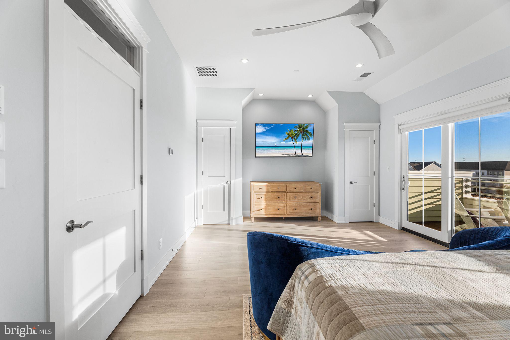 SUNSET ISLAND - Residential