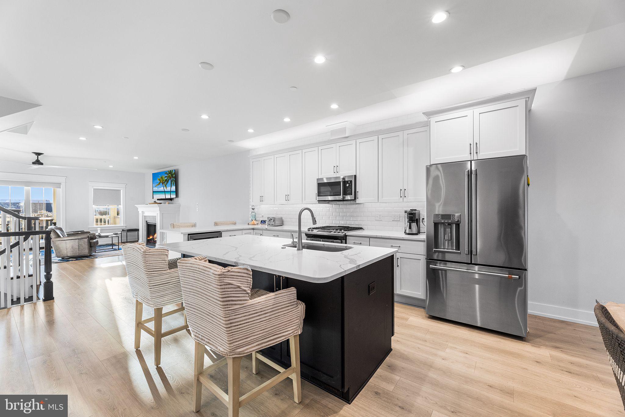 SUNSET ISLAND - Residential