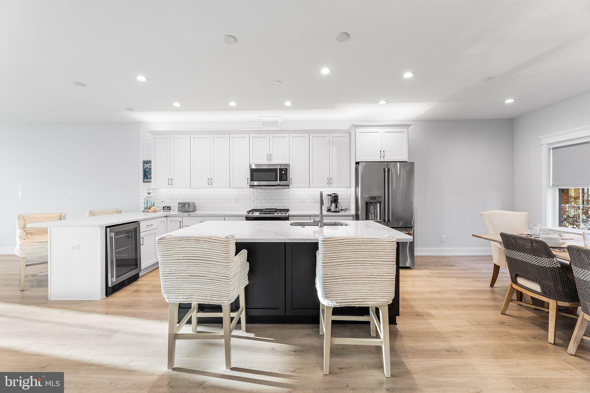 SUNSET ISLAND - Residential