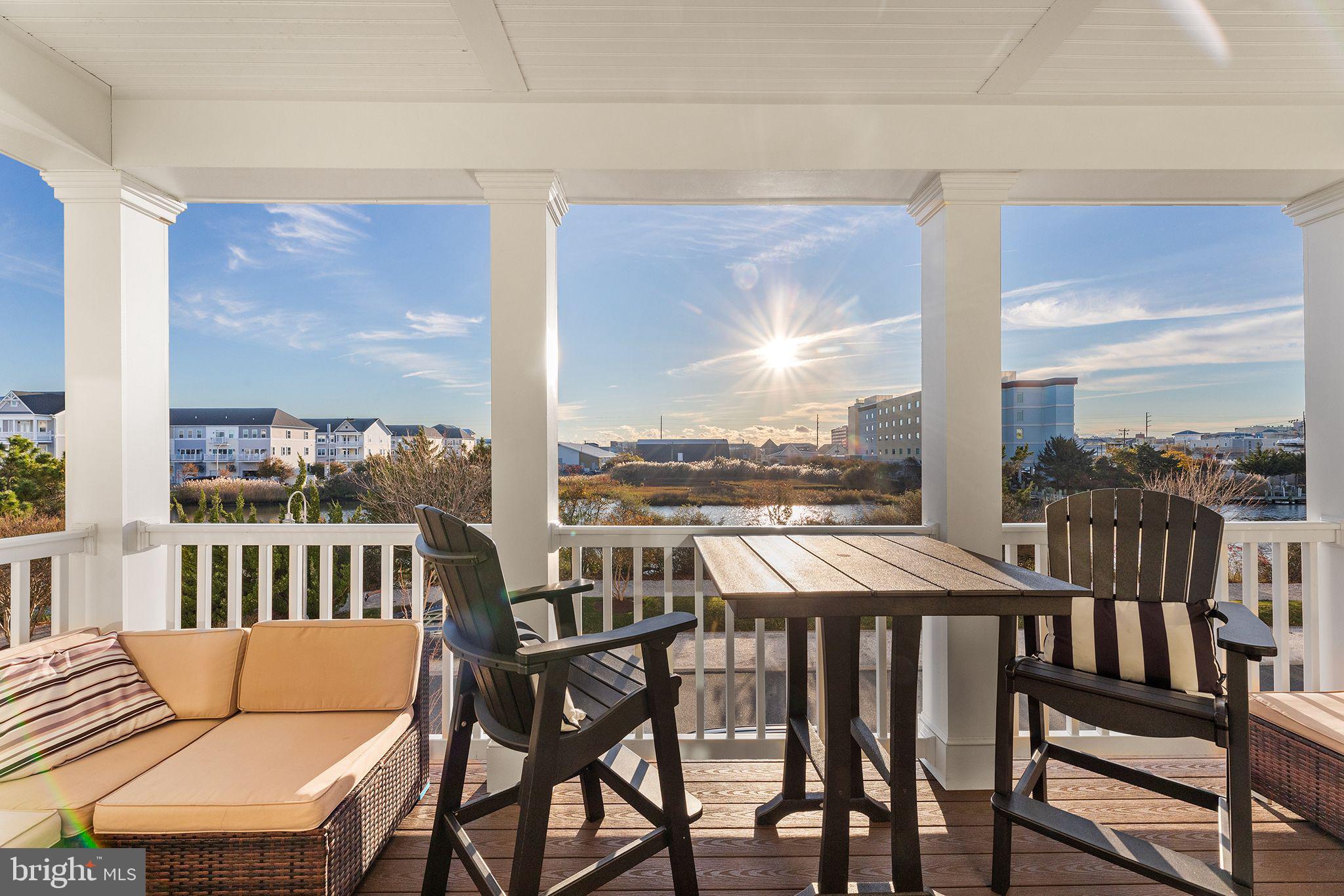 SUNSET ISLAND - Residential