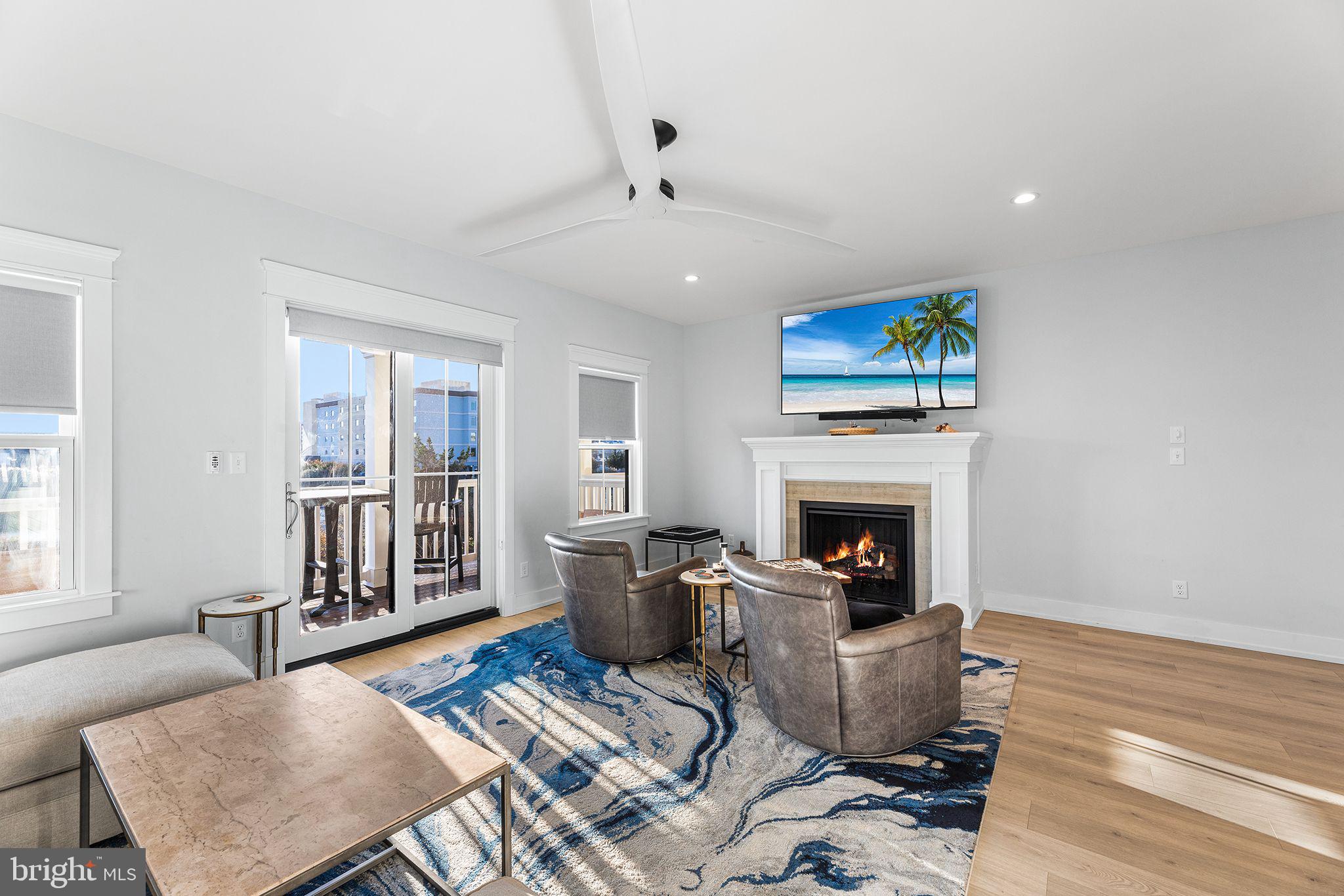 SUNSET ISLAND - Residential