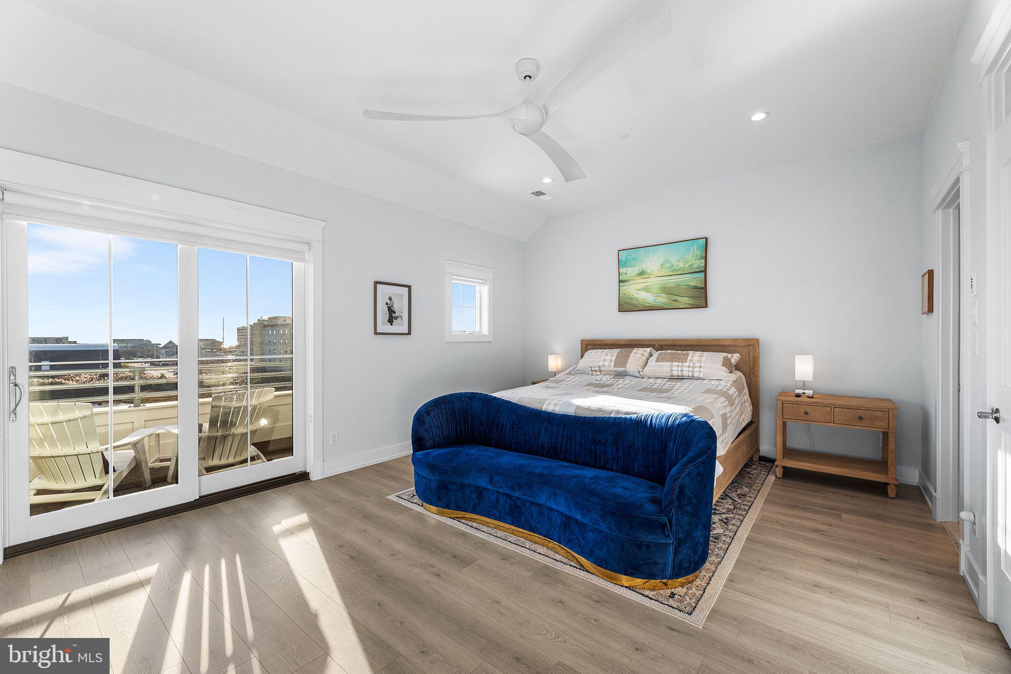 SUNSET ISLAND - Residential