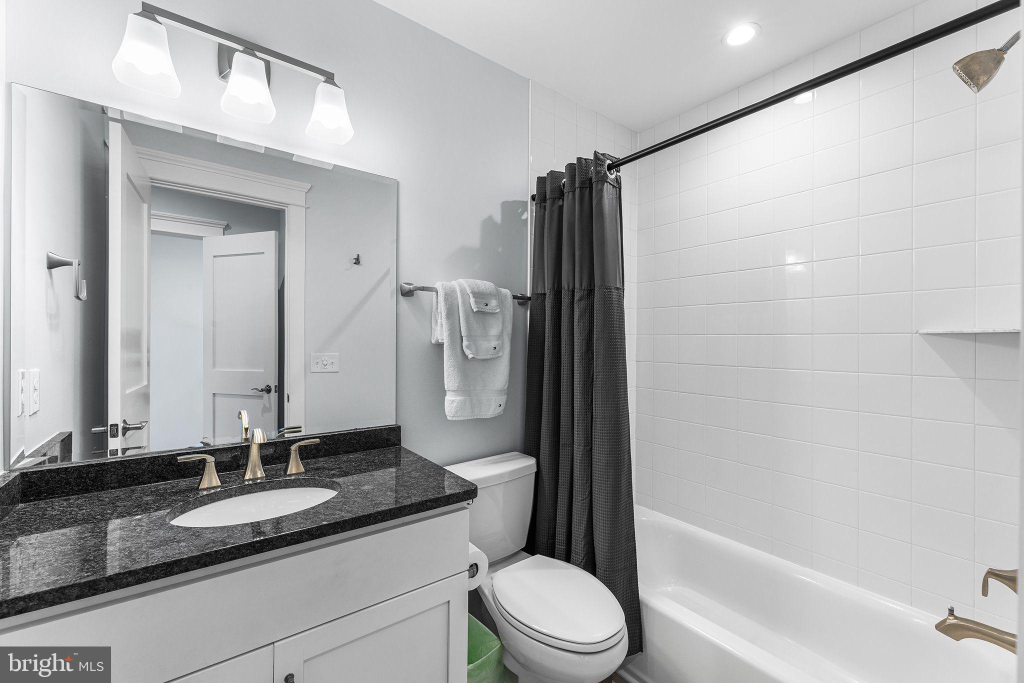 SUNSET ISLAND - Residential