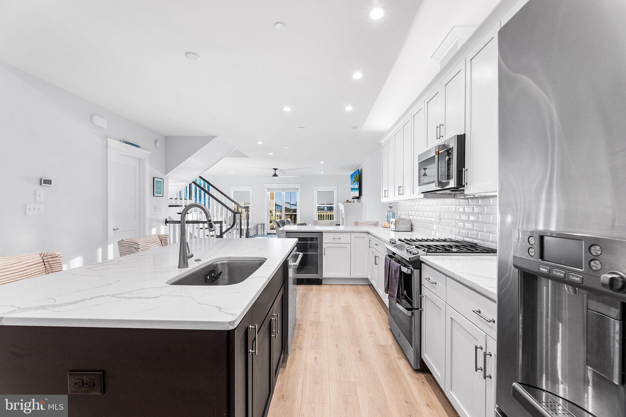 SUNSET ISLAND - Residential