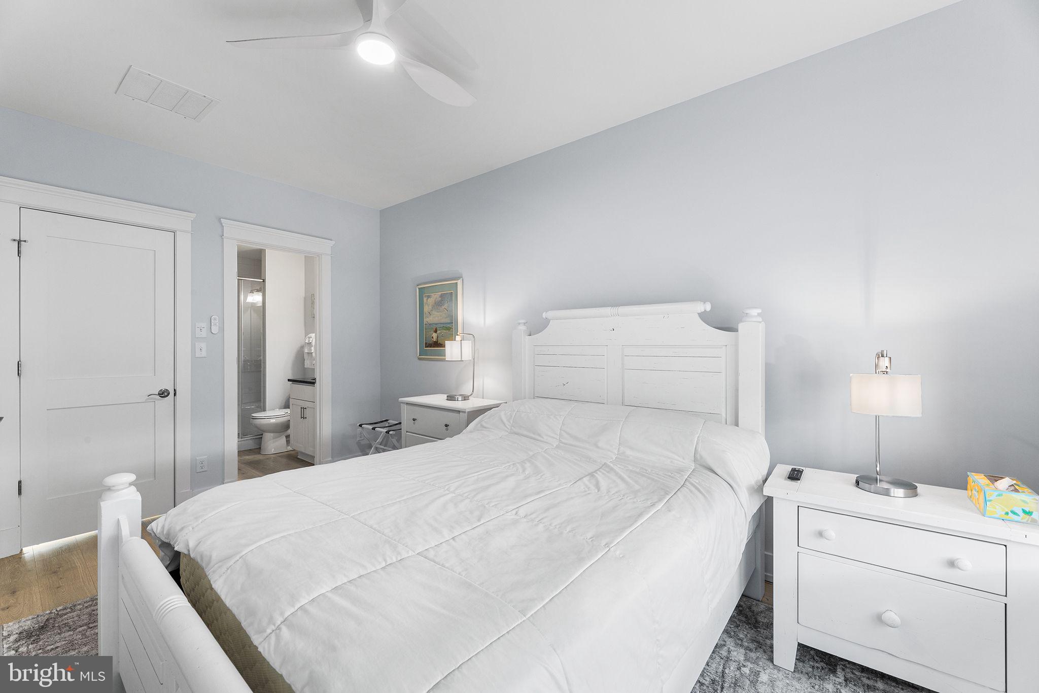 SUNSET ISLAND - Residential