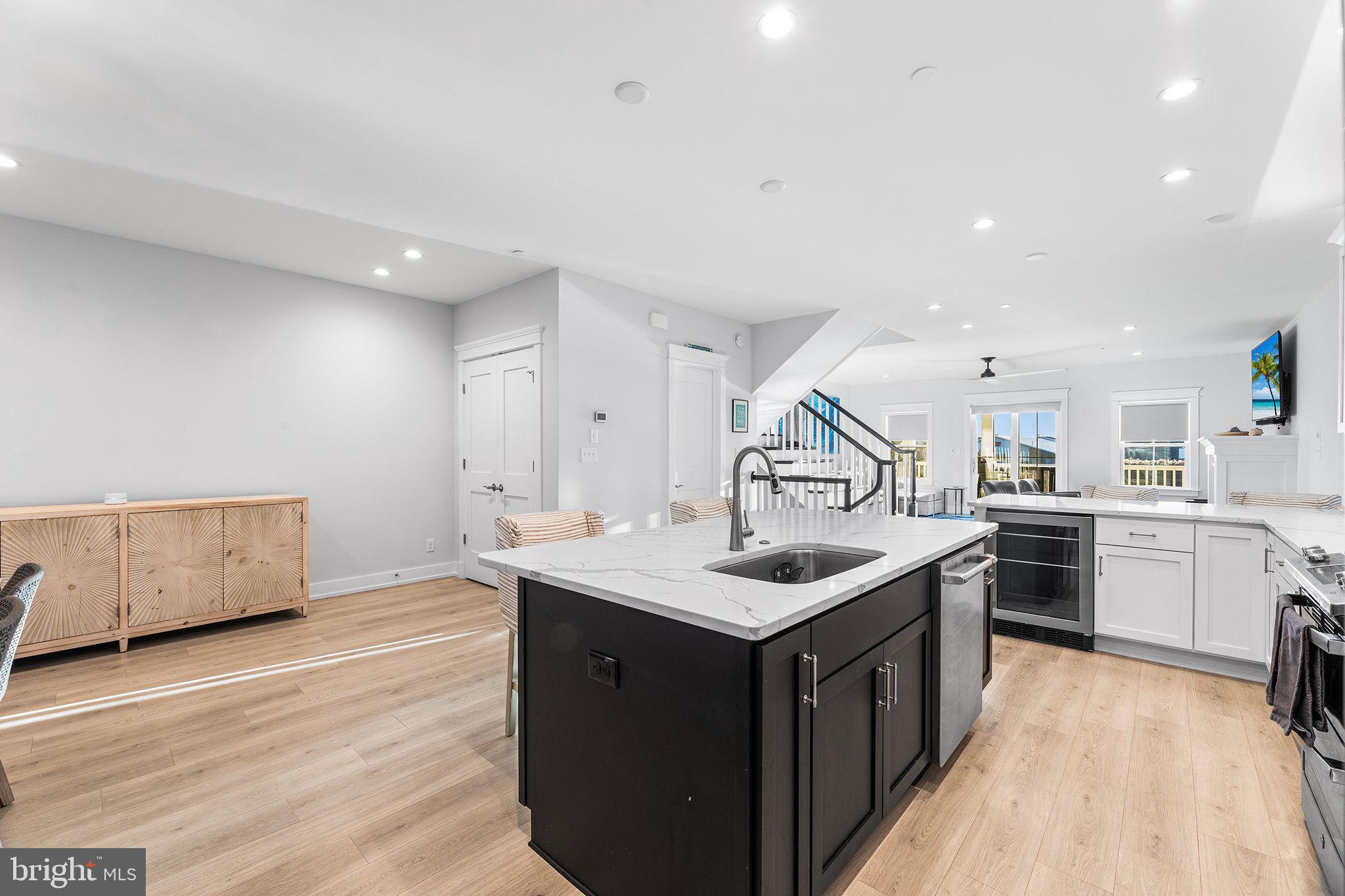 SUNSET ISLAND - Residential